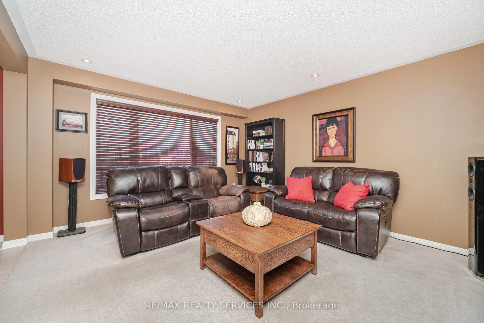 Photo 14 of 112 Sweetwood Circle, Brampton, Fletcher's Meadow — HOMEH