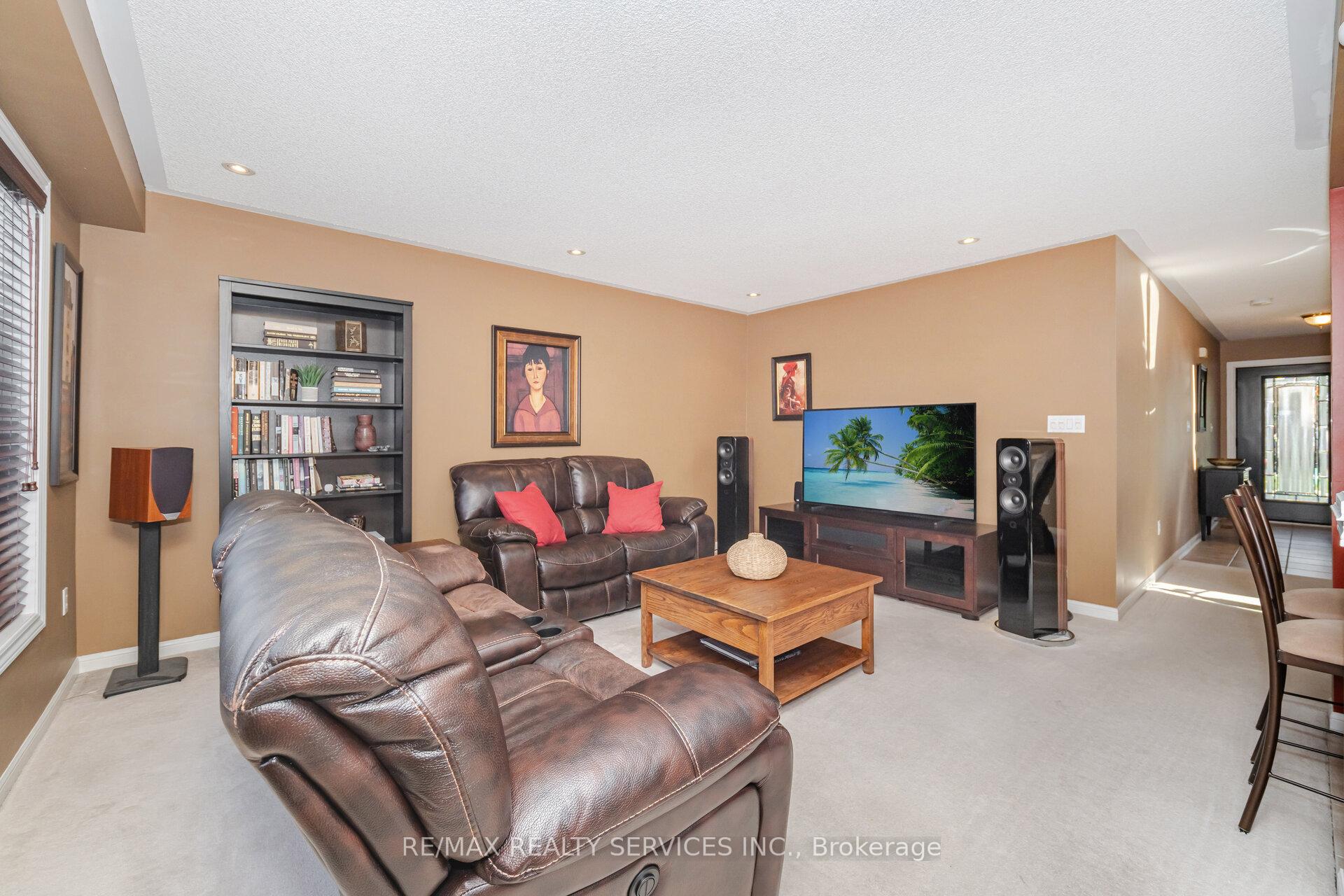 Photo 15 of 112 Sweetwood Circle, Brampton, Fletcher's Meadow — HOMEH