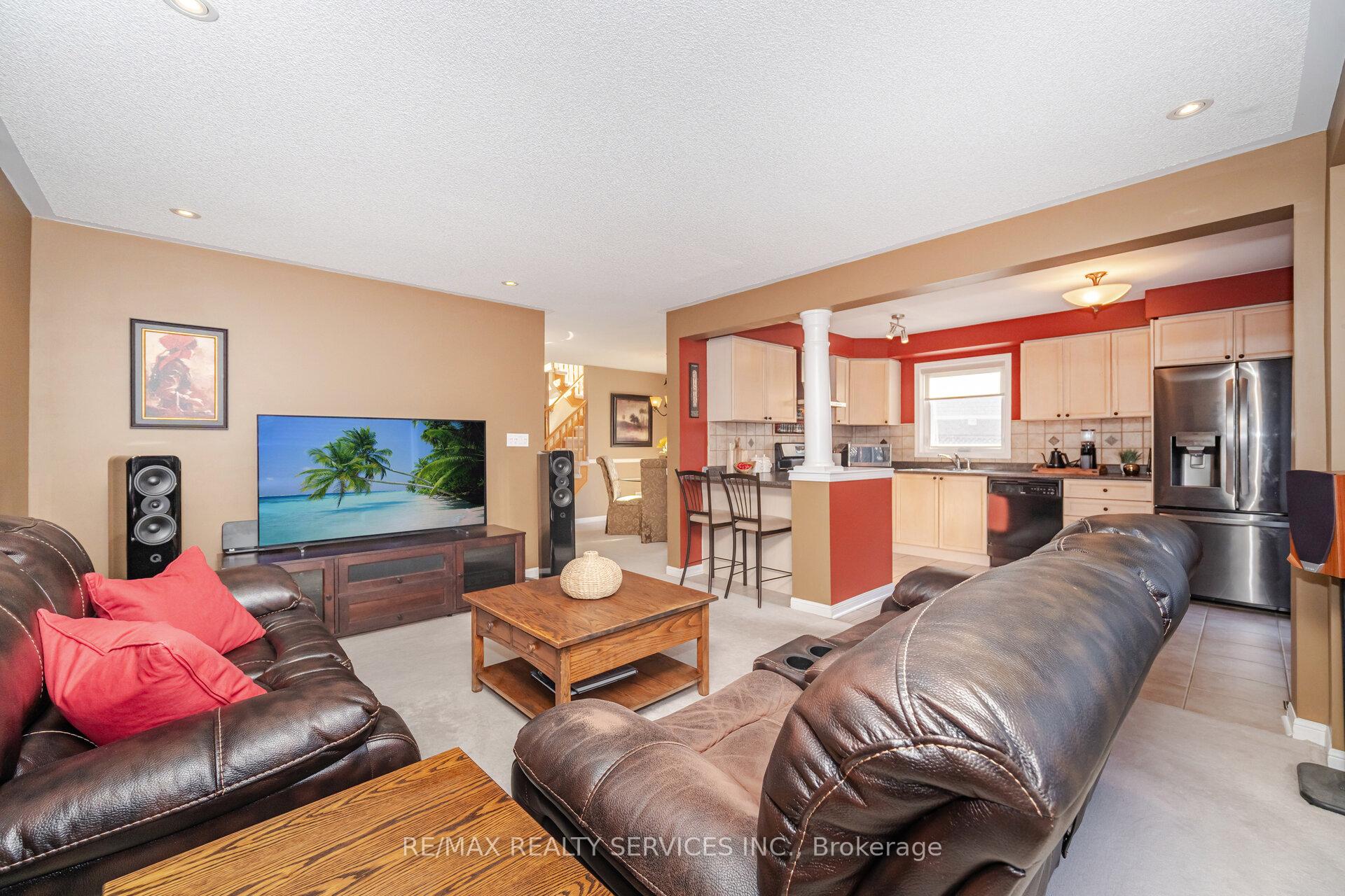 Photo 16 of 112 Sweetwood Circle, Brampton, Fletcher's Meadow — HOMEH