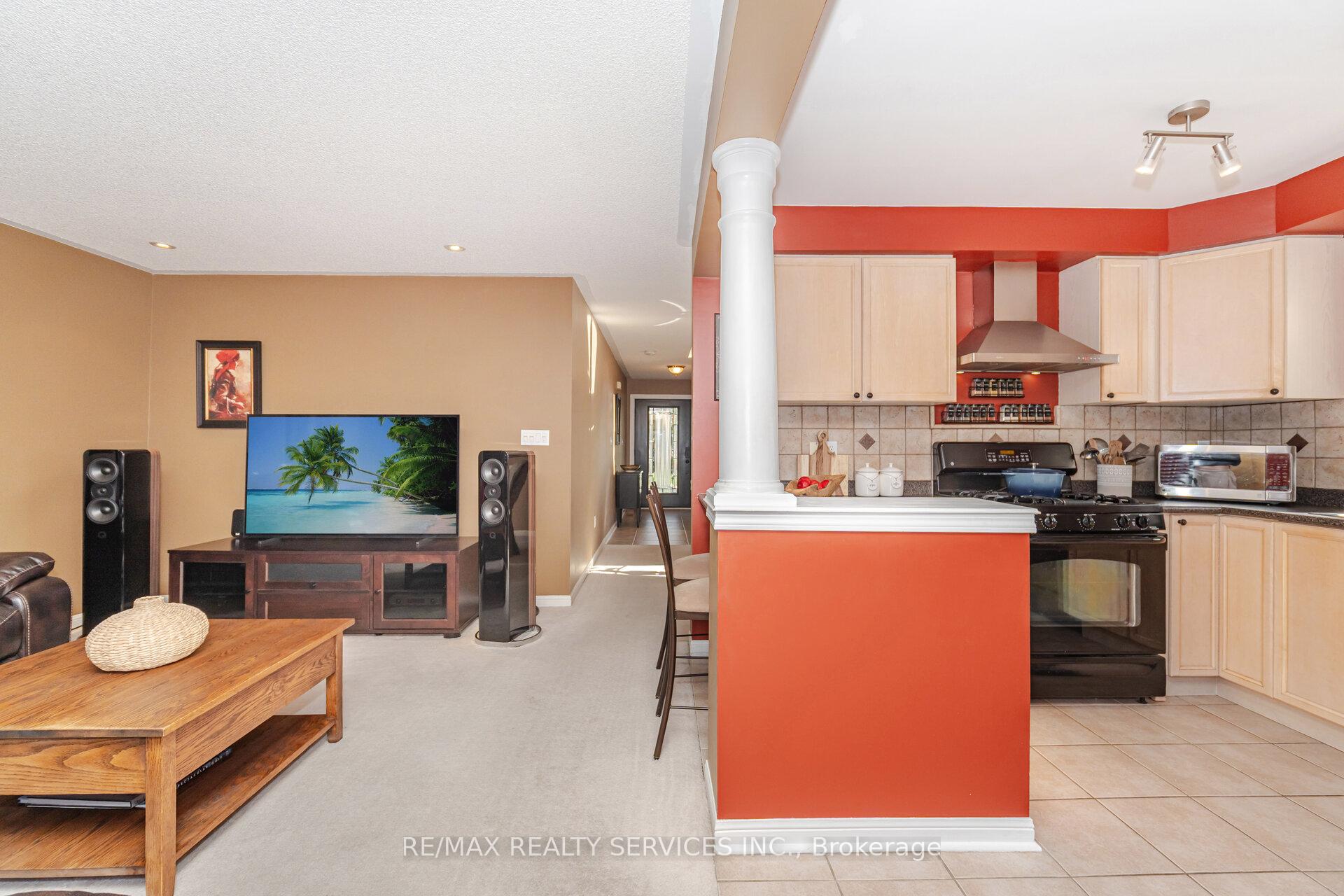 Photo 17 of 112 Sweetwood Circle, Brampton, Fletcher's Meadow — HOMEH