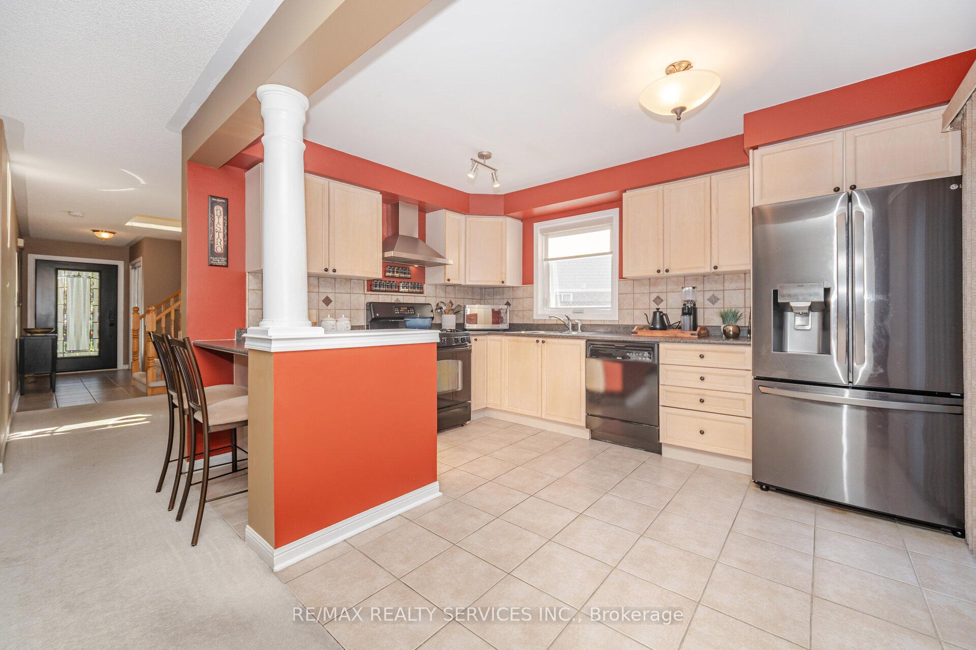 Photo 18 of 112 Sweetwood Circle, Brampton, Fletcher's Meadow — HOMEH