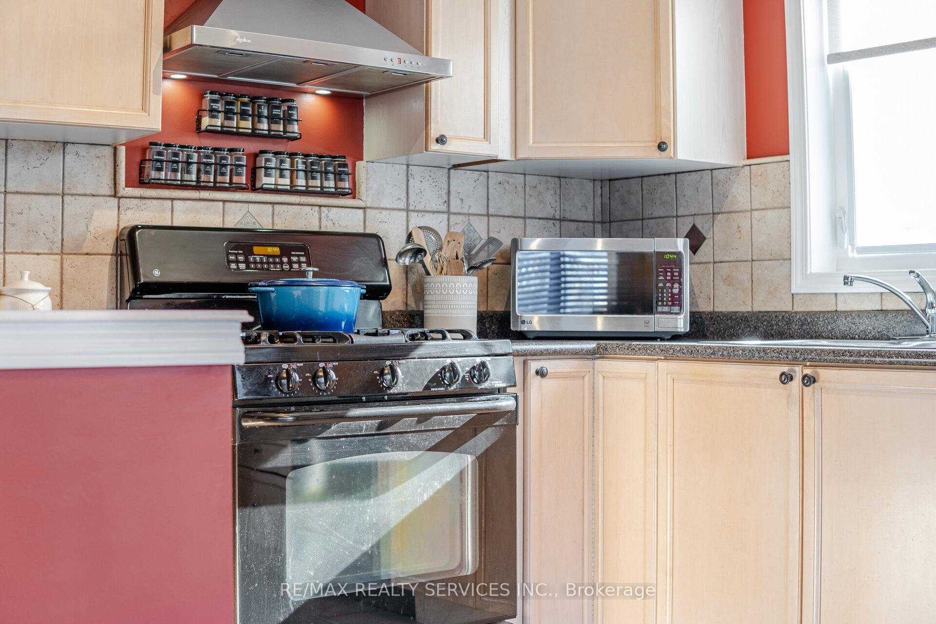 Photo 20 of 112 Sweetwood Circle, Brampton, Fletcher's Meadow — HOMEH