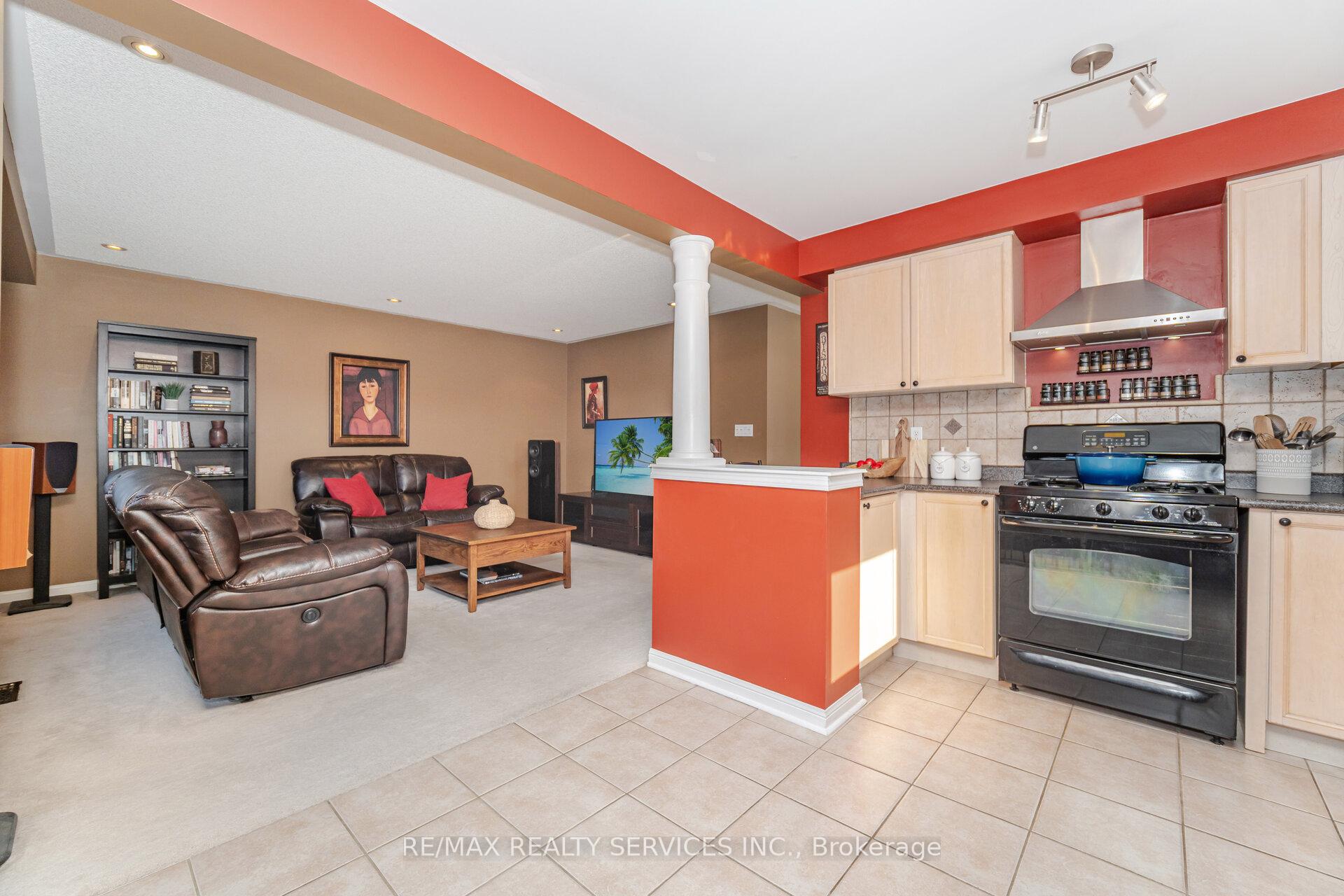 Photo 21 of 112 Sweetwood Circle, Brampton, Fletcher's Meadow — HOMEH