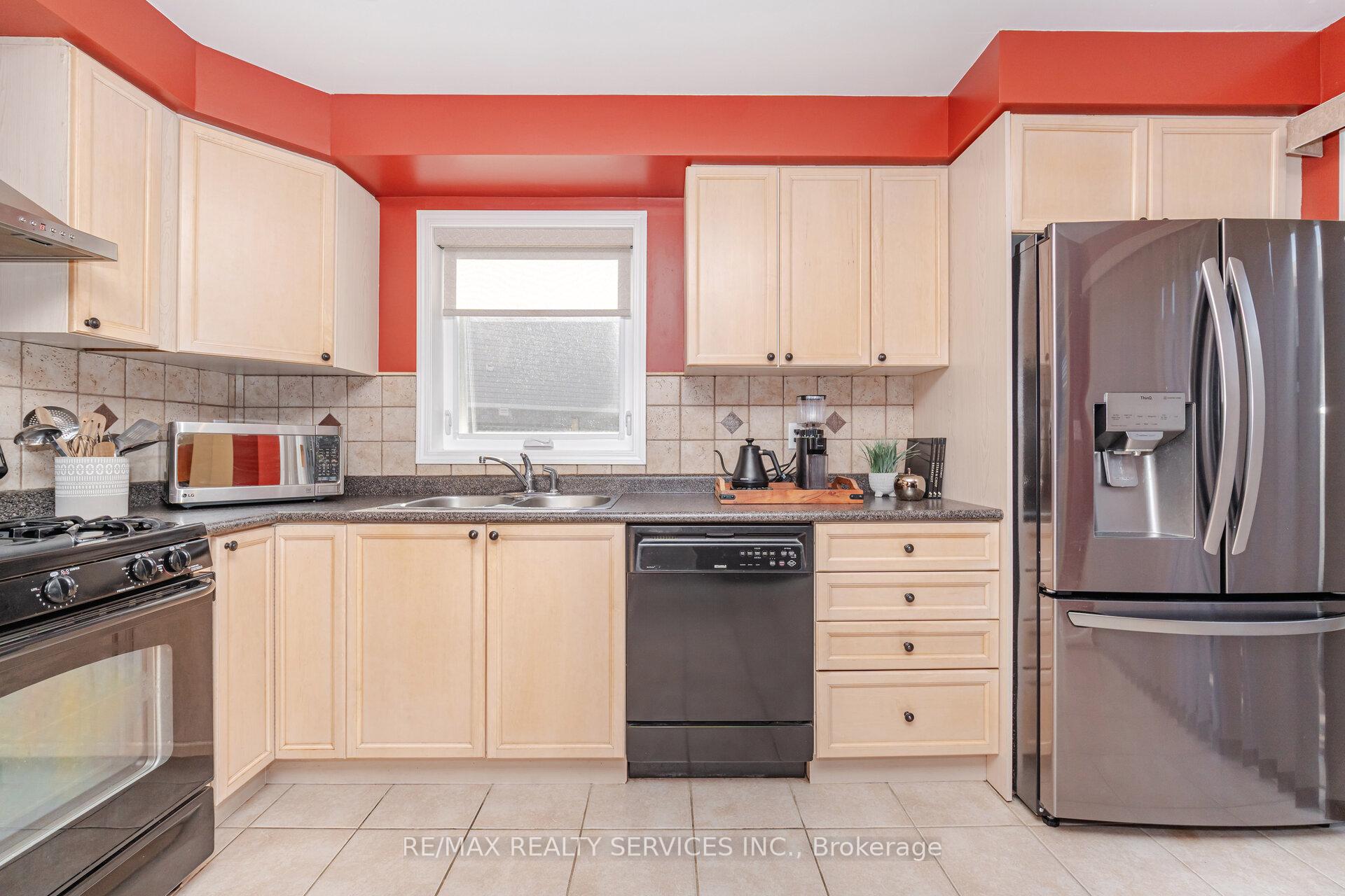 Photo 23 of 112 Sweetwood Circle, Brampton, Fletcher's Meadow — HOMEH
