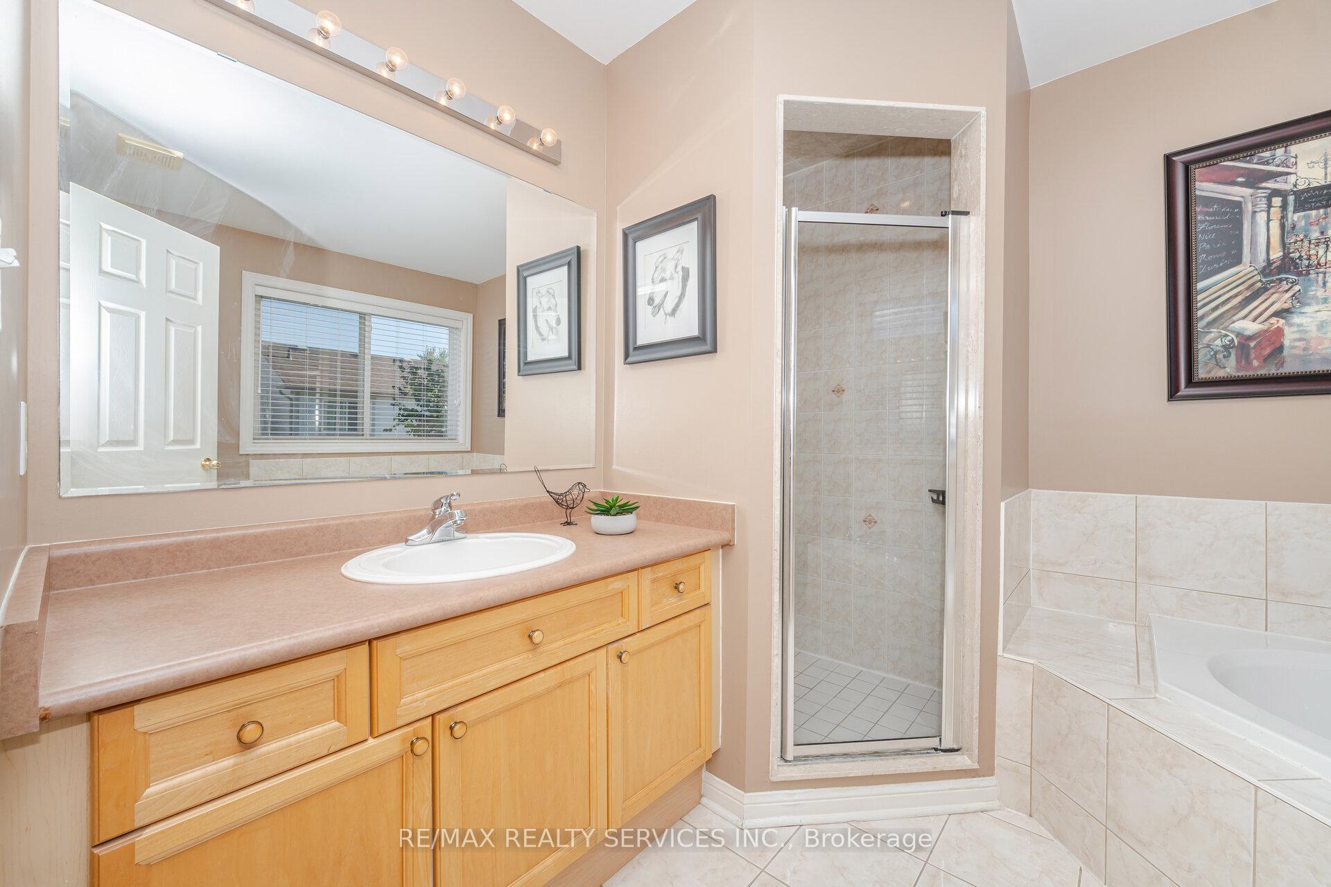 Photo 31 of 112 Sweetwood Circle, Brampton, Fletcher's Meadow — HOMEH