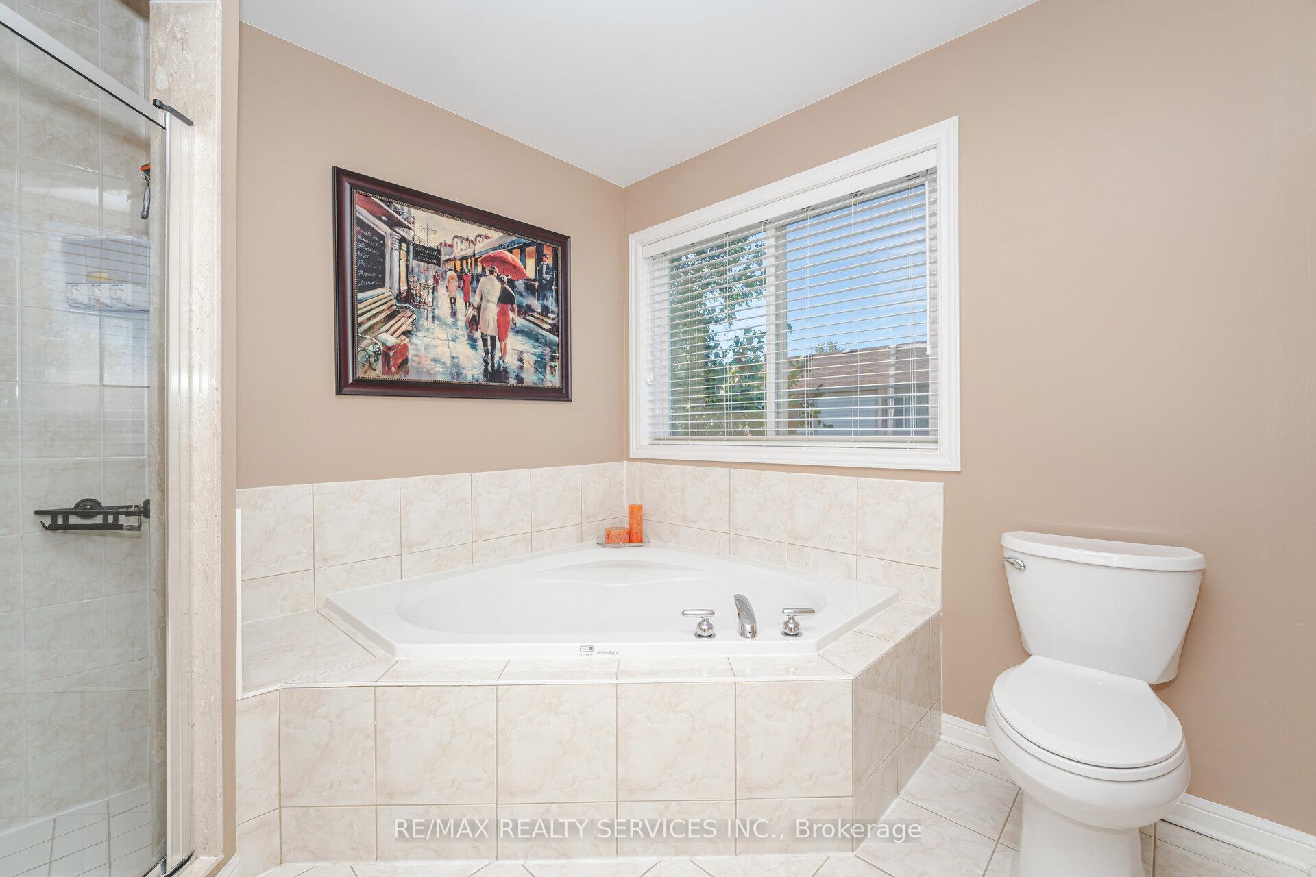 Photo 32 of 112 Sweetwood Circle, Brampton, Fletcher's Meadow — HOMEH