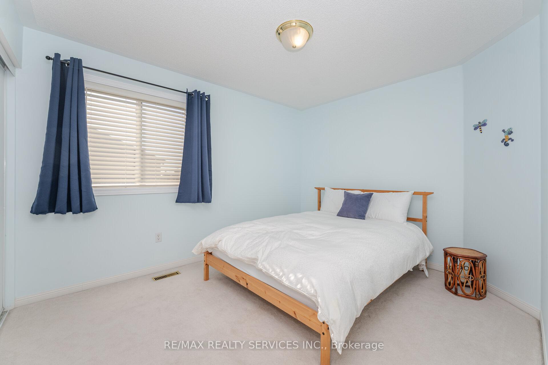 Photo 34 of 112 Sweetwood Circle, Brampton, Fletcher's Meadow — HOMEH