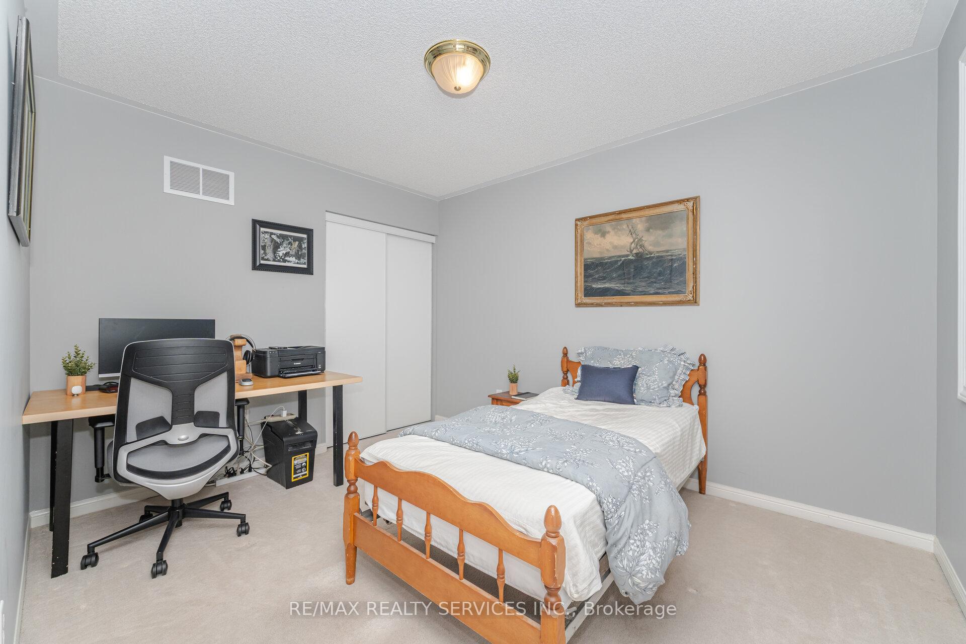 Photo 36 of 112 Sweetwood Circle, Brampton, Fletcher's Meadow — HOMEH