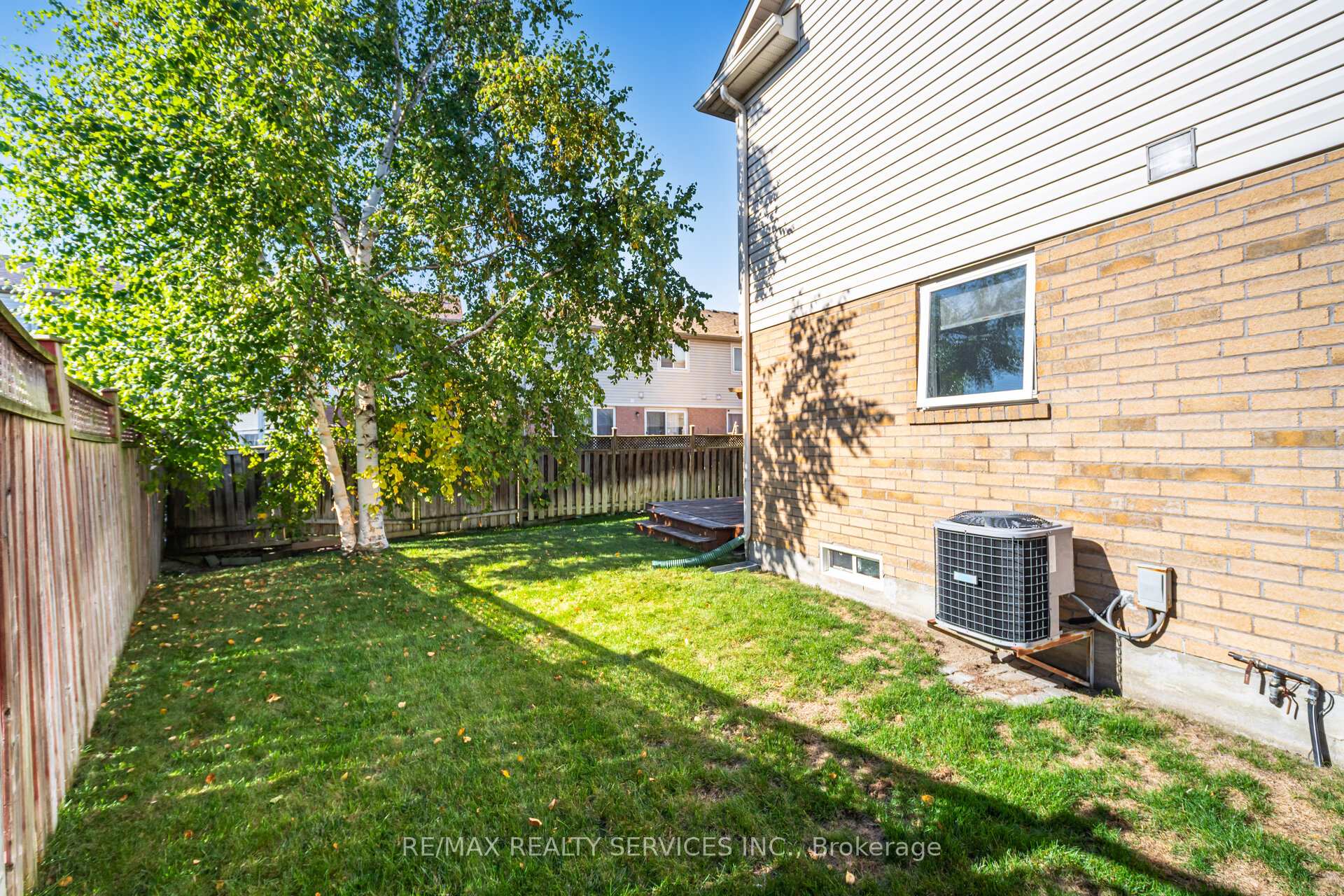 Photo 39 of 112 Sweetwood Circle, Brampton, Fletcher's Meadow — HOMEH