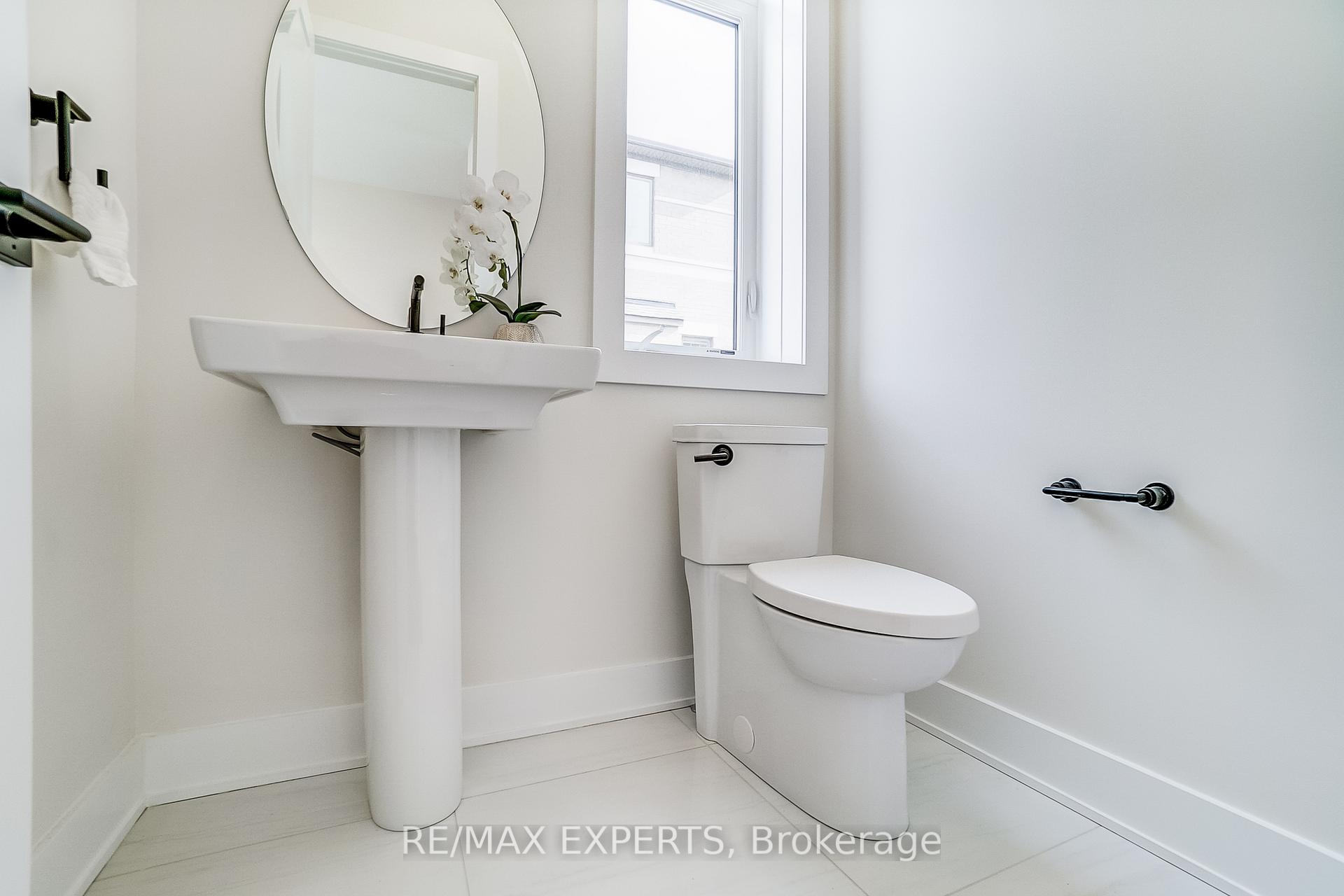 Photo 4 of 223 Factor Street, Vaughan, Kleinburg — HOMEH