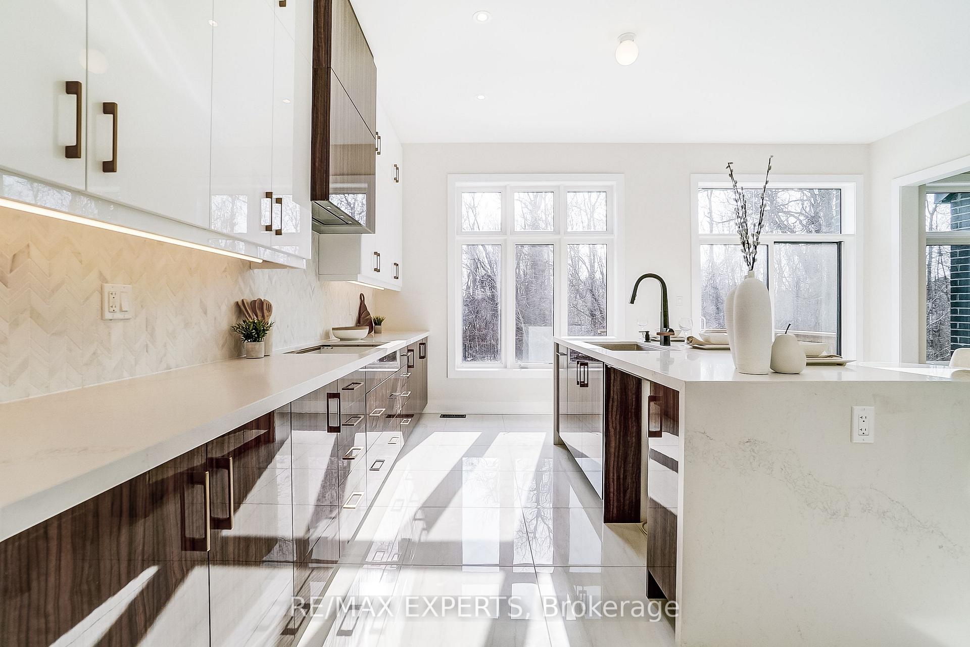 Photo 12 of 223 Factor Street, Vaughan, Kleinburg — HOMEH