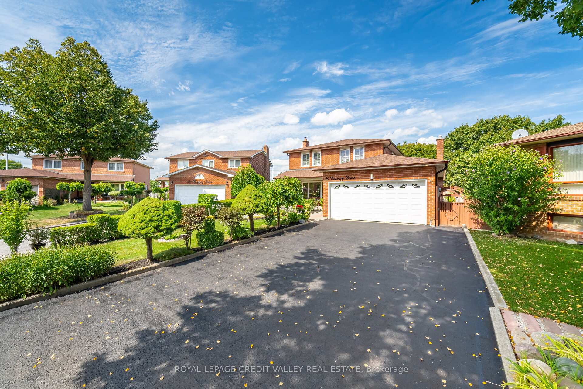 Photo 2 of 40 Finsbury Drive, Brampton, Southgate — HOMEH