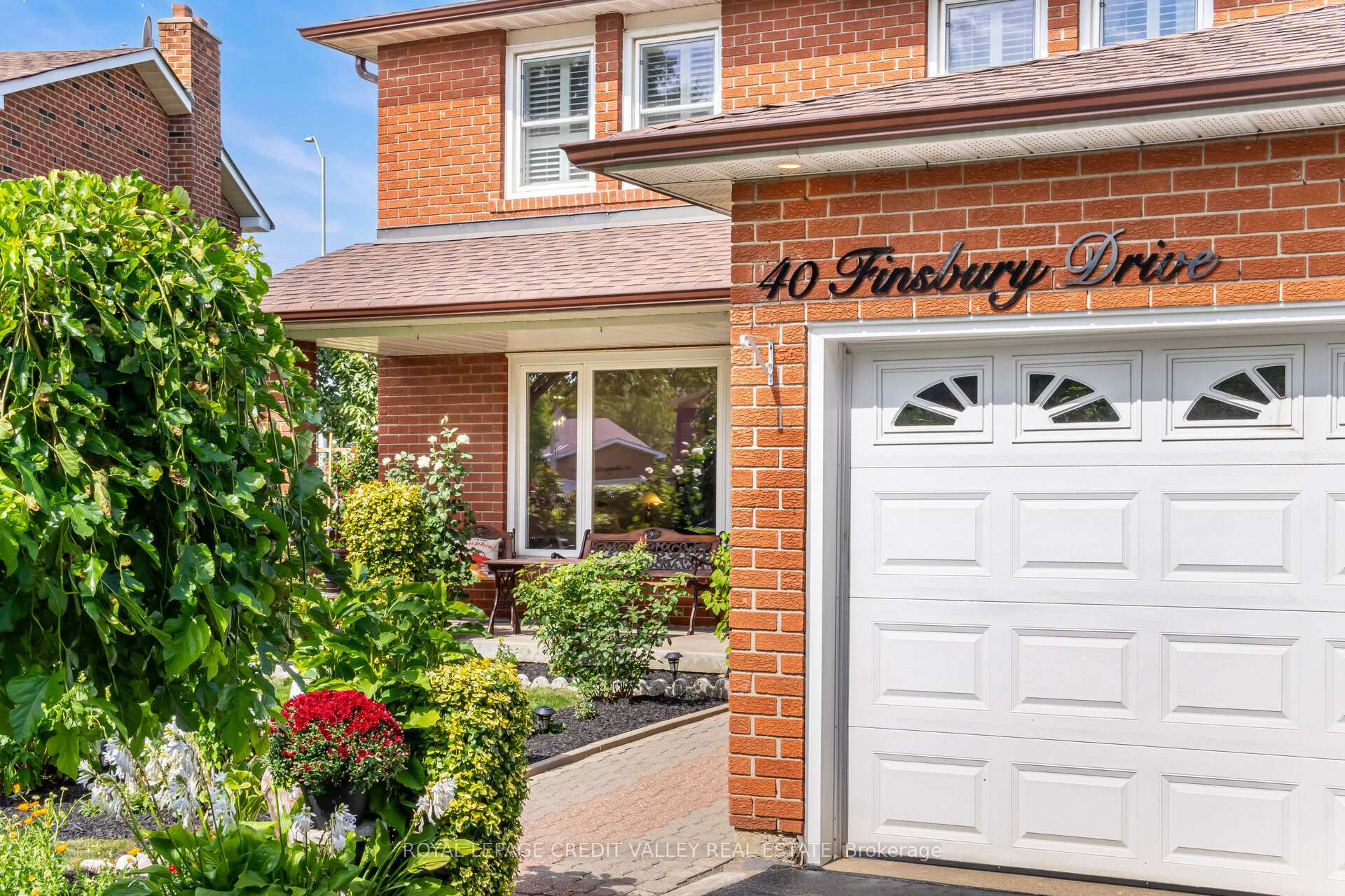 Photo 4 of 40 Finsbury Drive, Brampton, Southgate — HOMEH