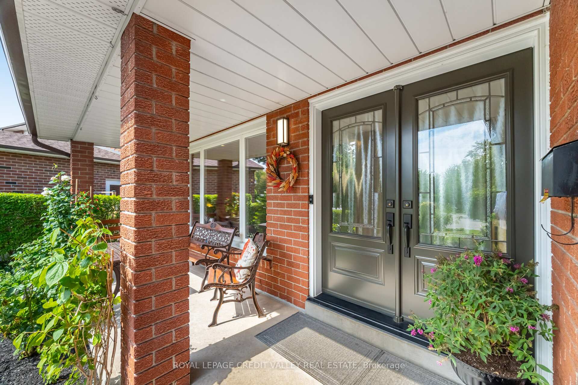 Photo 6 of 40 Finsbury Drive, Brampton, Southgate — HOMEH