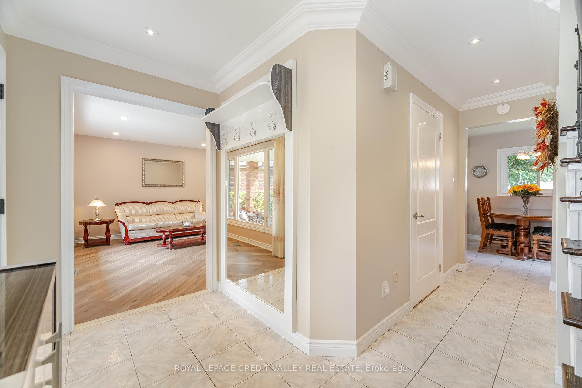 Photo 7 of 40 Finsbury Drive, Brampton, Southgate — HOMEH