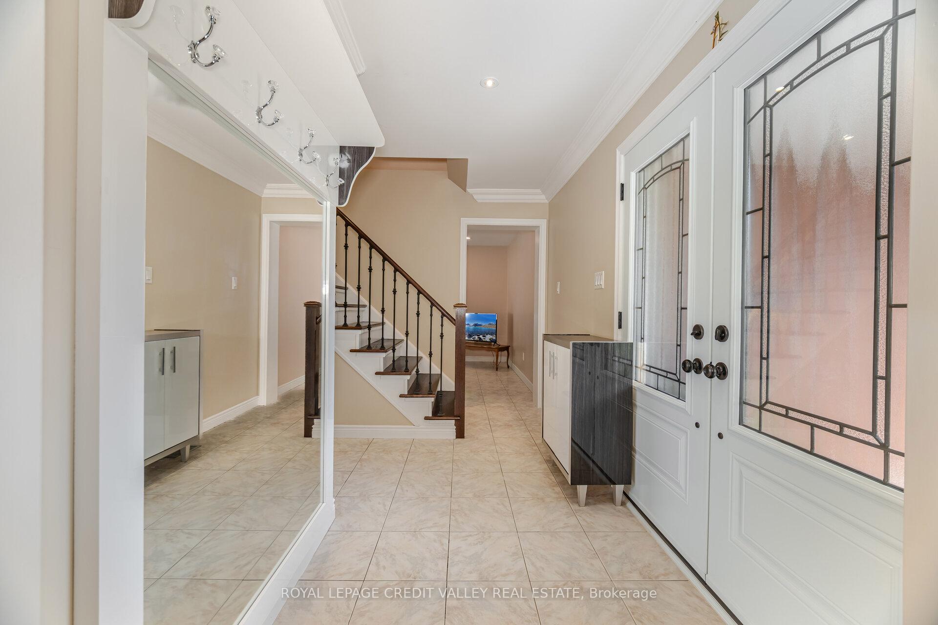 Photo 8 of 40 Finsbury Drive, Brampton, Southgate — HOMEH