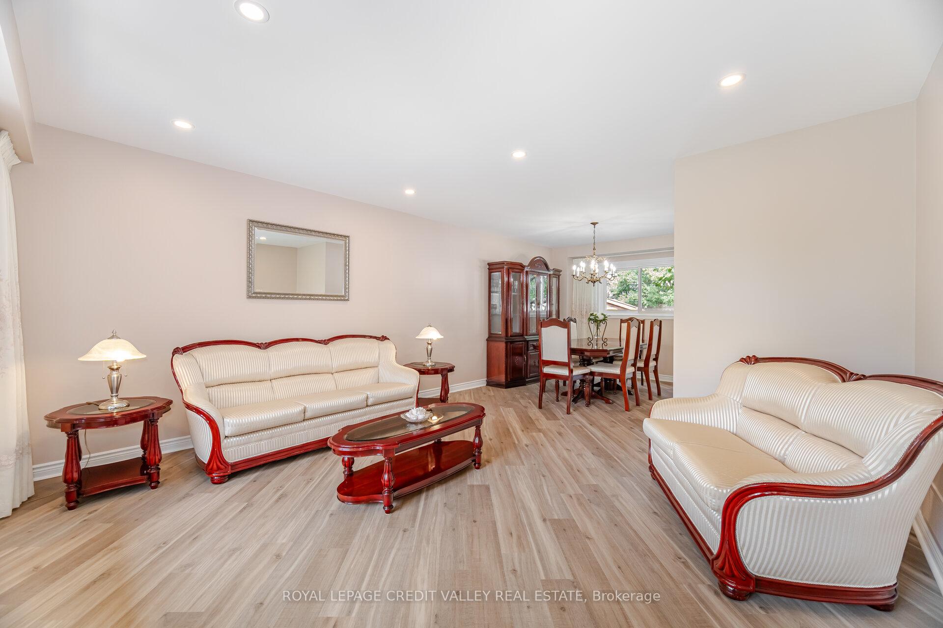 Photo 9 of 40 Finsbury Drive, Brampton, Southgate — HOMEH