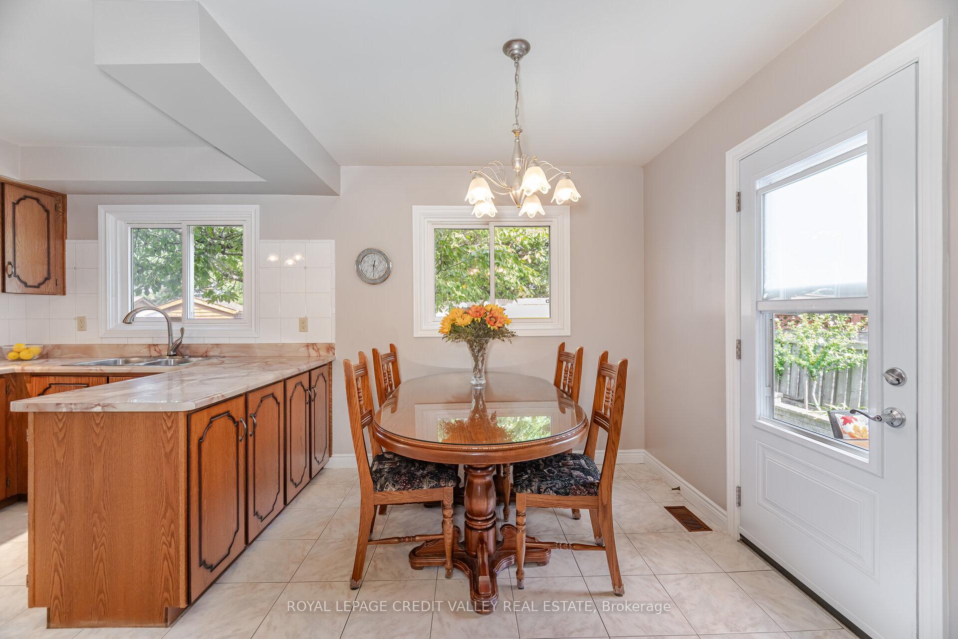Photo 12 of 40 Finsbury Drive, Brampton, Southgate — HOMEH