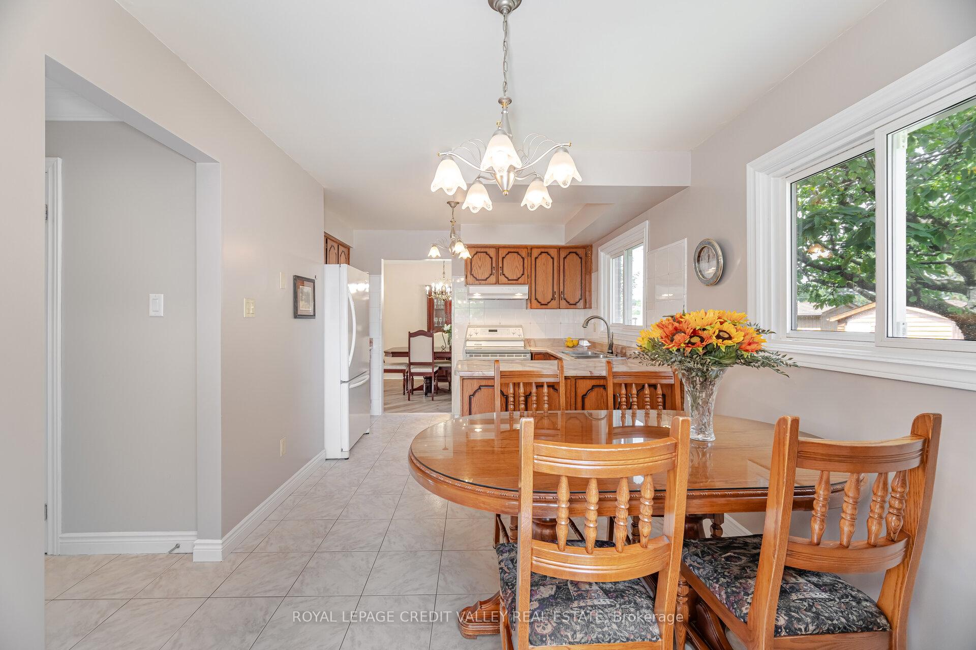 Photo 13 of 40 Finsbury Drive, Brampton, Southgate — HOMEH