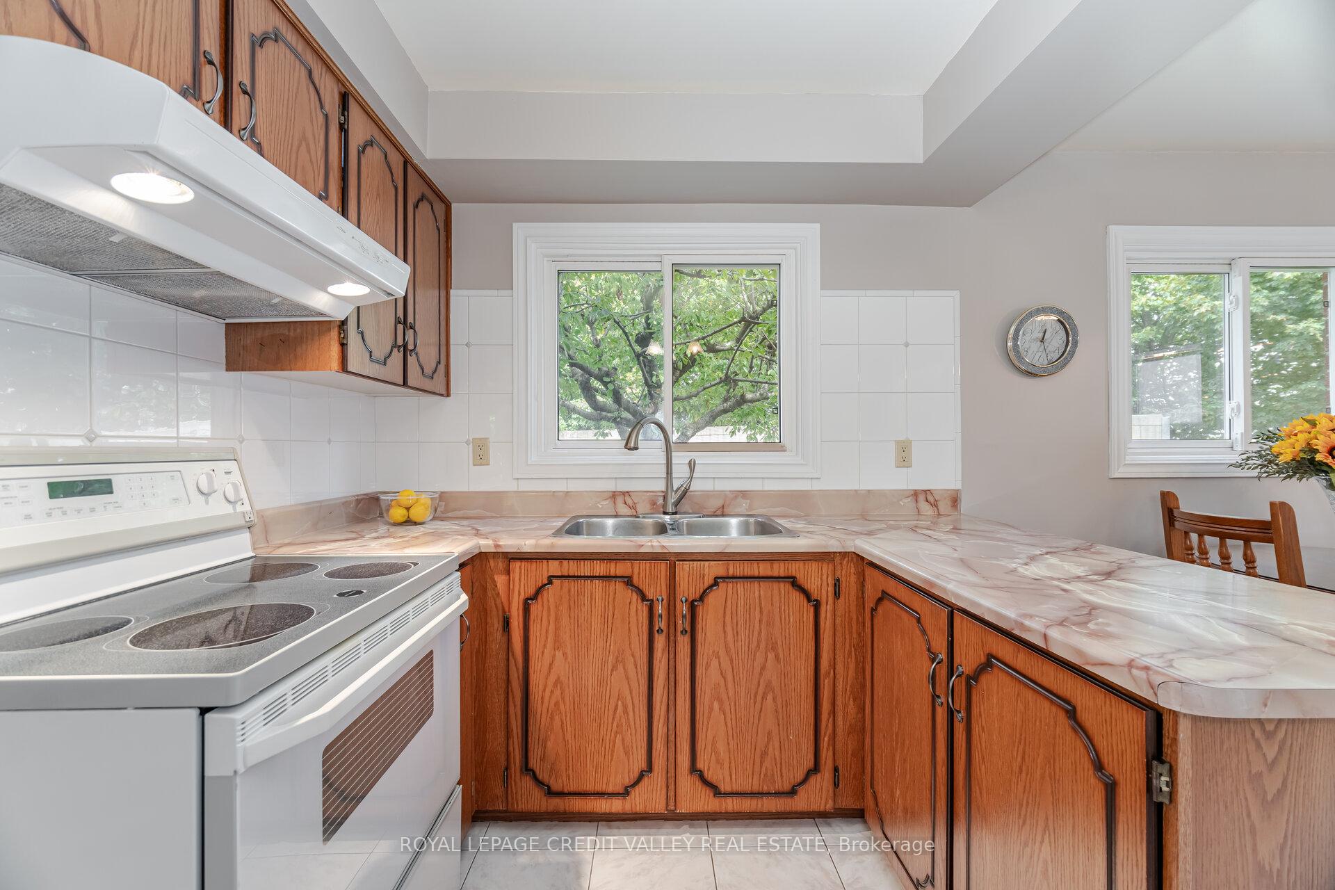 Photo 14 of 40 Finsbury Drive, Brampton, Southgate — HOMEH