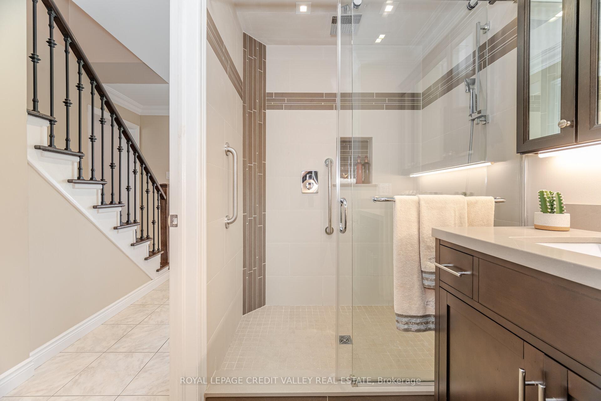 Photo 16 of 40 Finsbury Drive, Brampton, Southgate — HOMEH