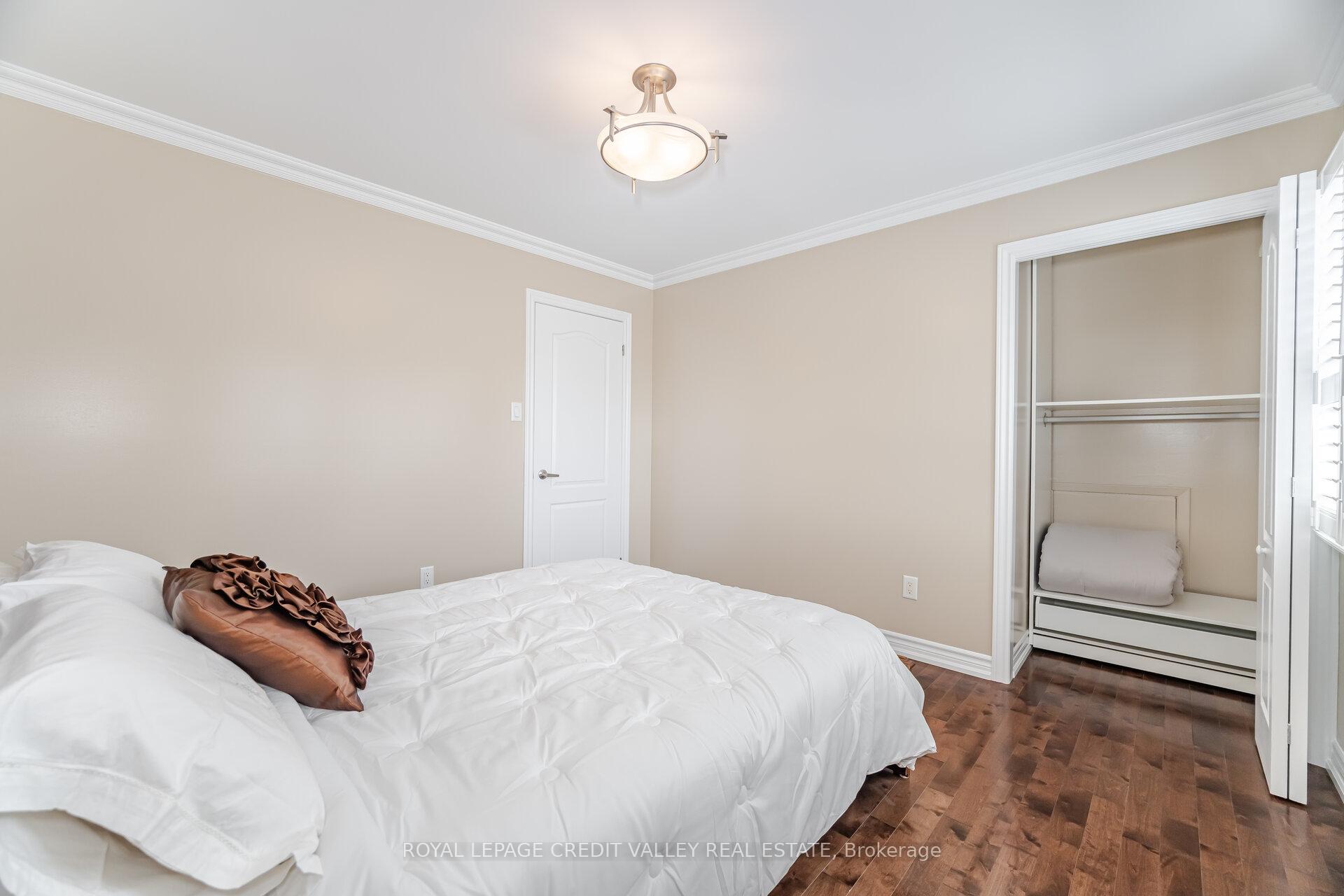 Photo 23 of 40 Finsbury Drive, Brampton, Southgate — HOMEH