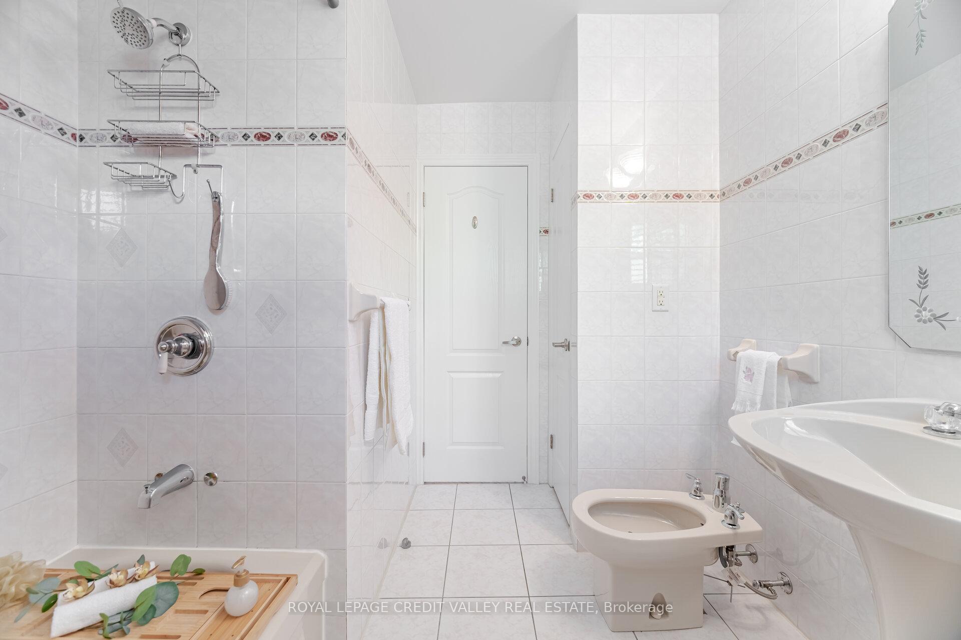 Photo 27 of 40 Finsbury Drive, Brampton, Southgate — HOMEH