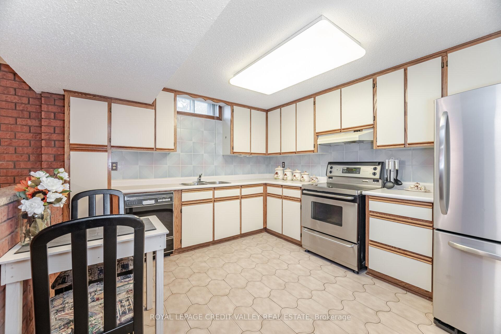 Photo 29 of 40 Finsbury Drive, Brampton, Southgate — HOMEH