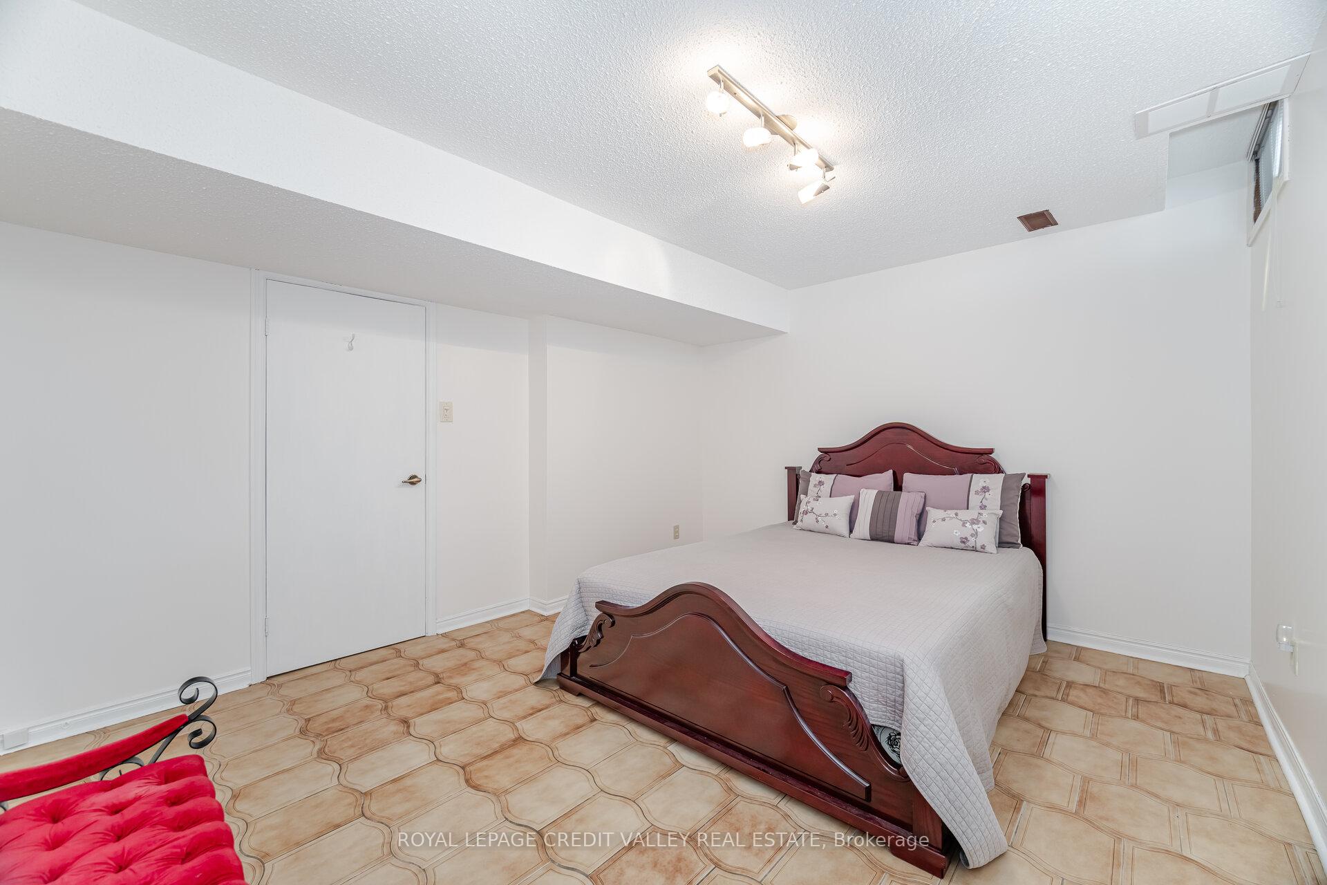 Photo 30 of 40 Finsbury Drive, Brampton, Southgate — HOMEH