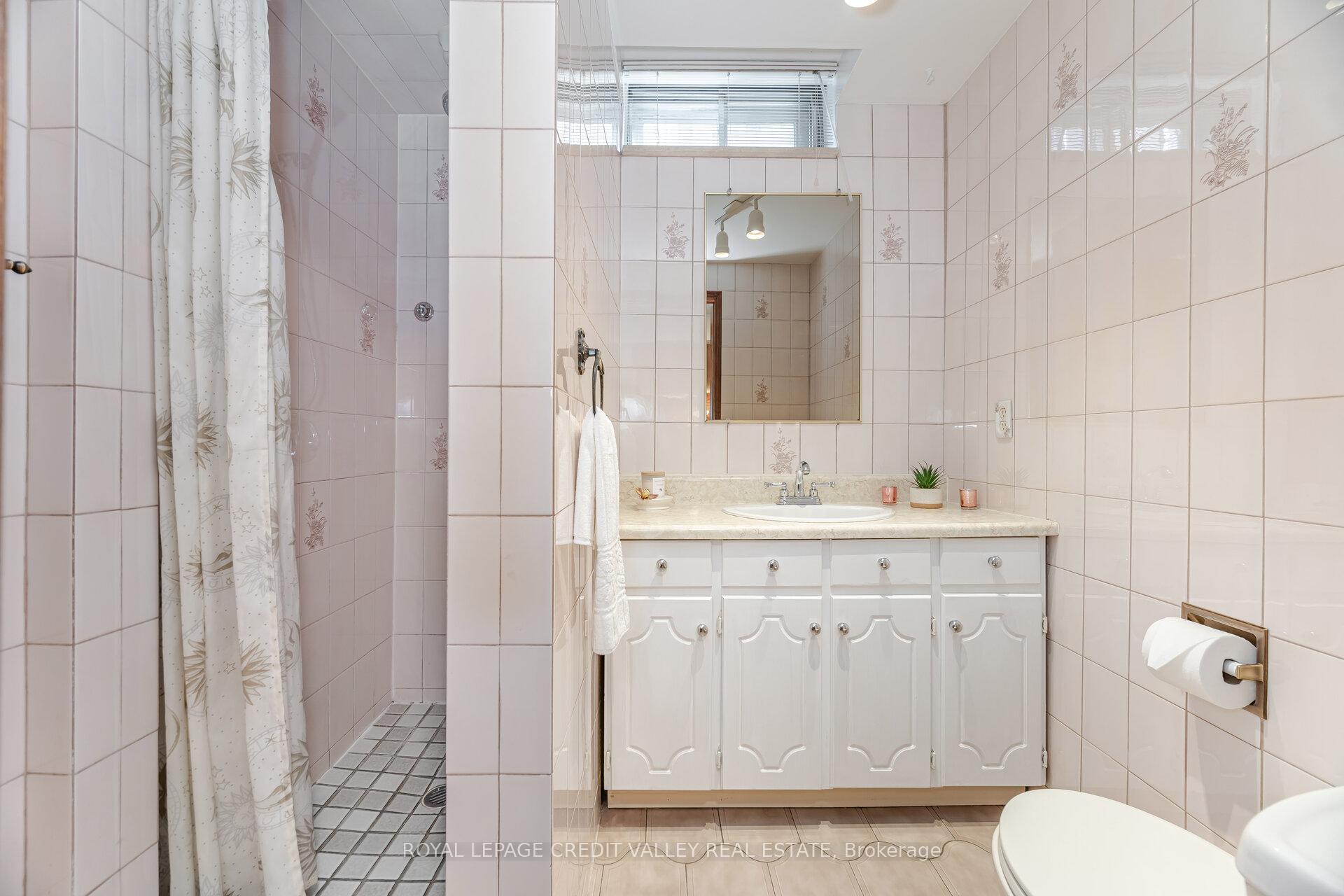 Photo 31 of 40 Finsbury Drive, Brampton, Southgate — HOMEH