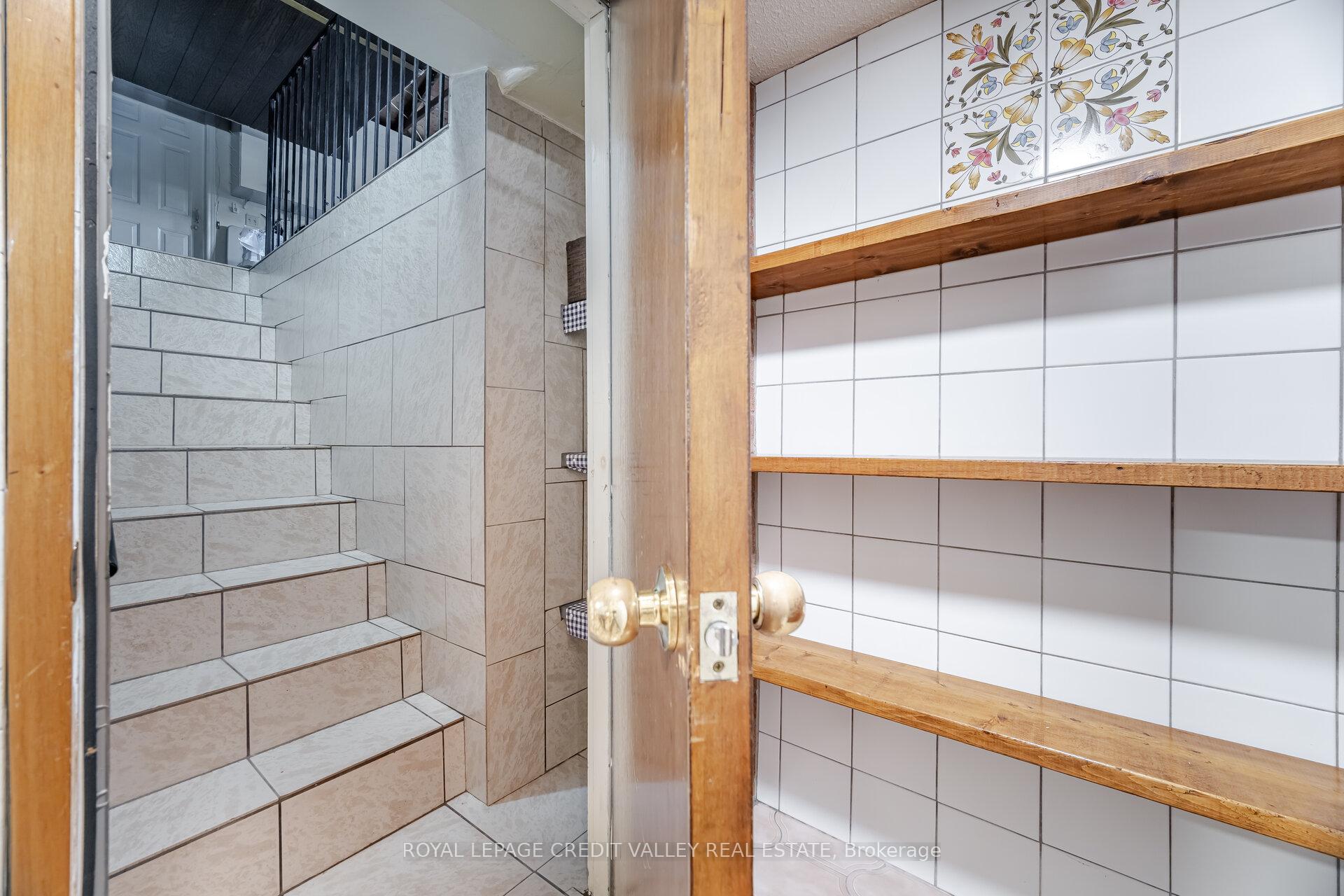 Photo 34 of 40 Finsbury Drive, Brampton, Southgate — HOMEH