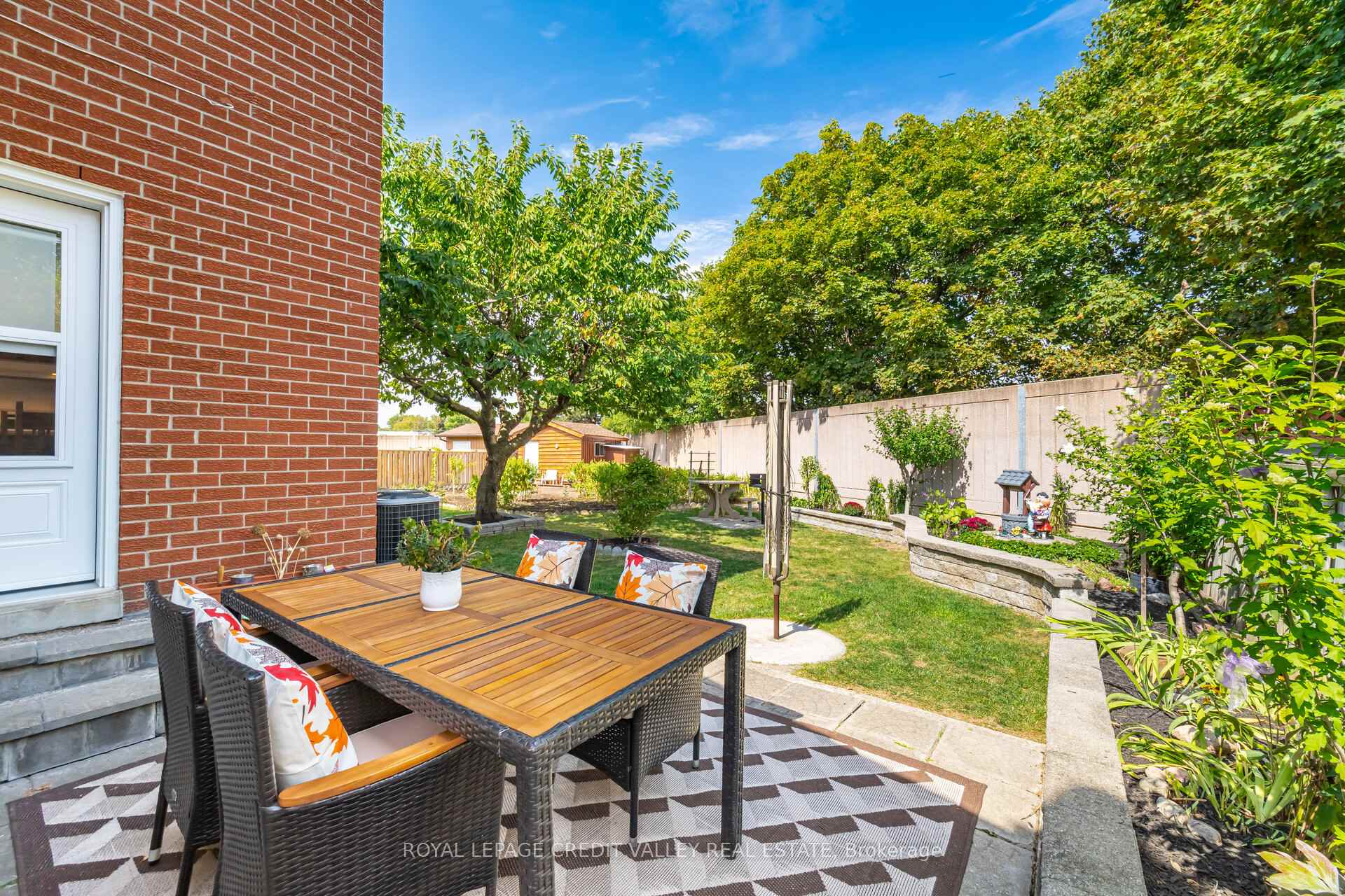 Photo 35 of 40 Finsbury Drive, Brampton, Southgate — HOMEH