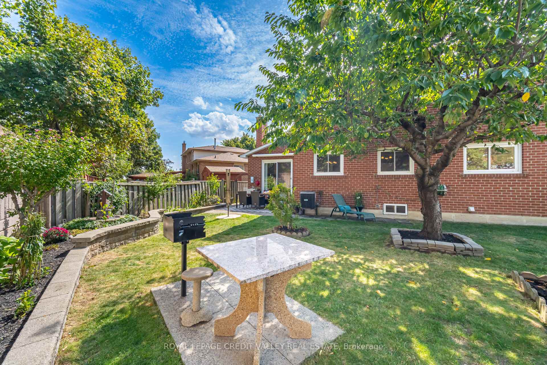 Photo 36 of 40 Finsbury Drive, Brampton, Southgate — HOMEH