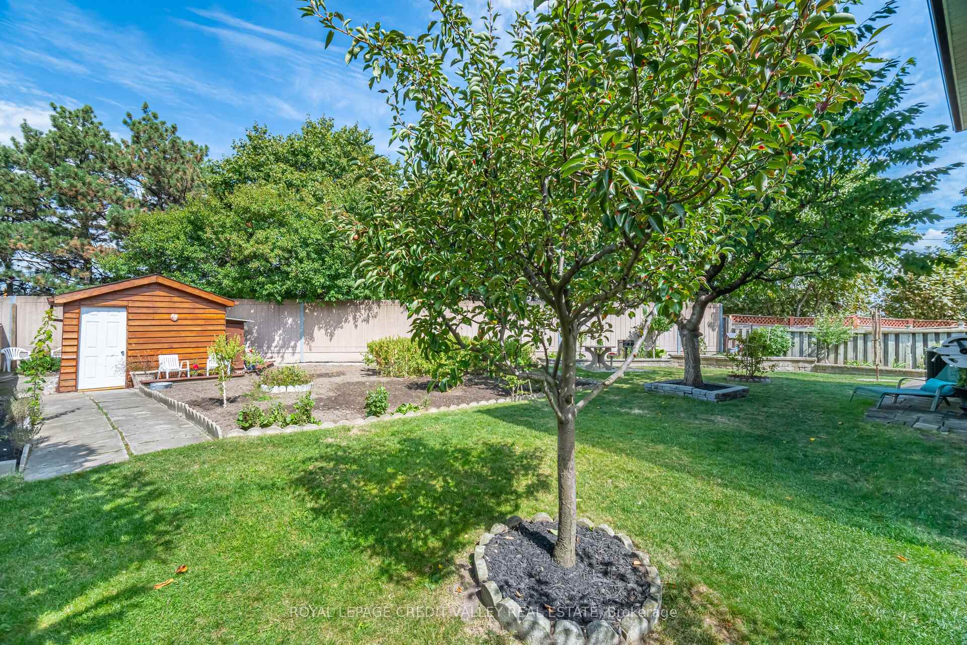 Photo 37 of 40 Finsbury Drive, Brampton, Southgate — HOMEH