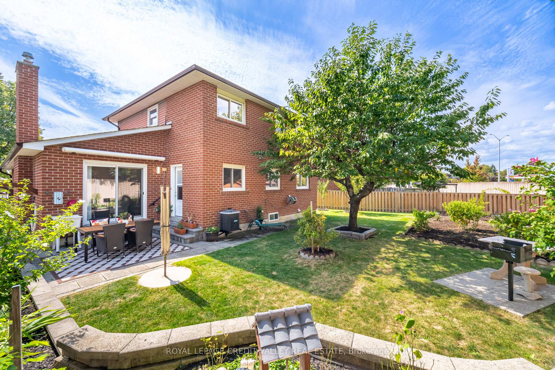 Photo 38 of 40 Finsbury Drive, Brampton, Southgate — HOMEH