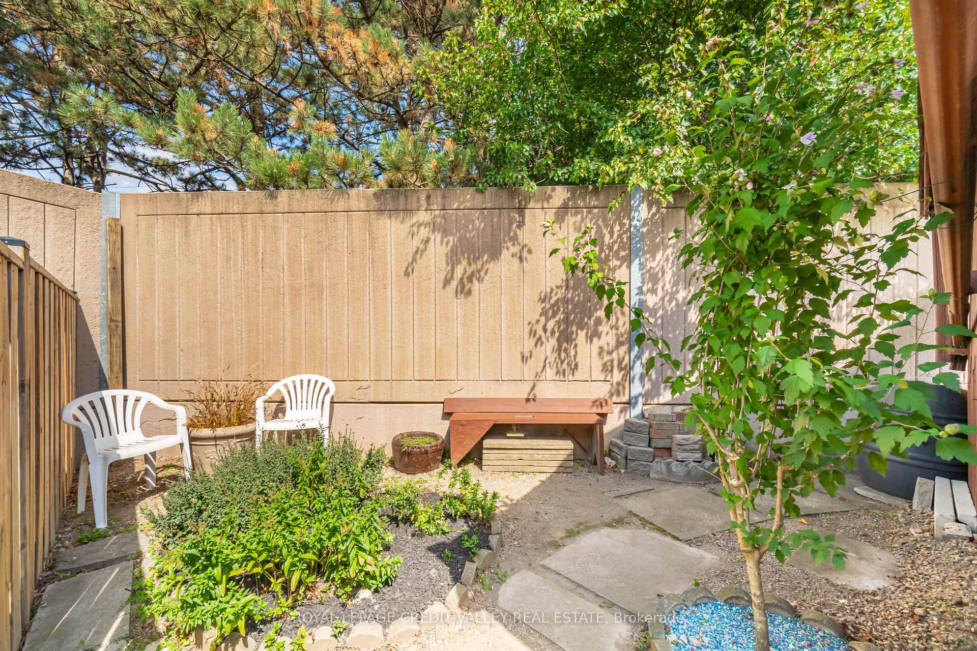 Photo 40 of 40 Finsbury Drive, Brampton, Southgate — HOMEH