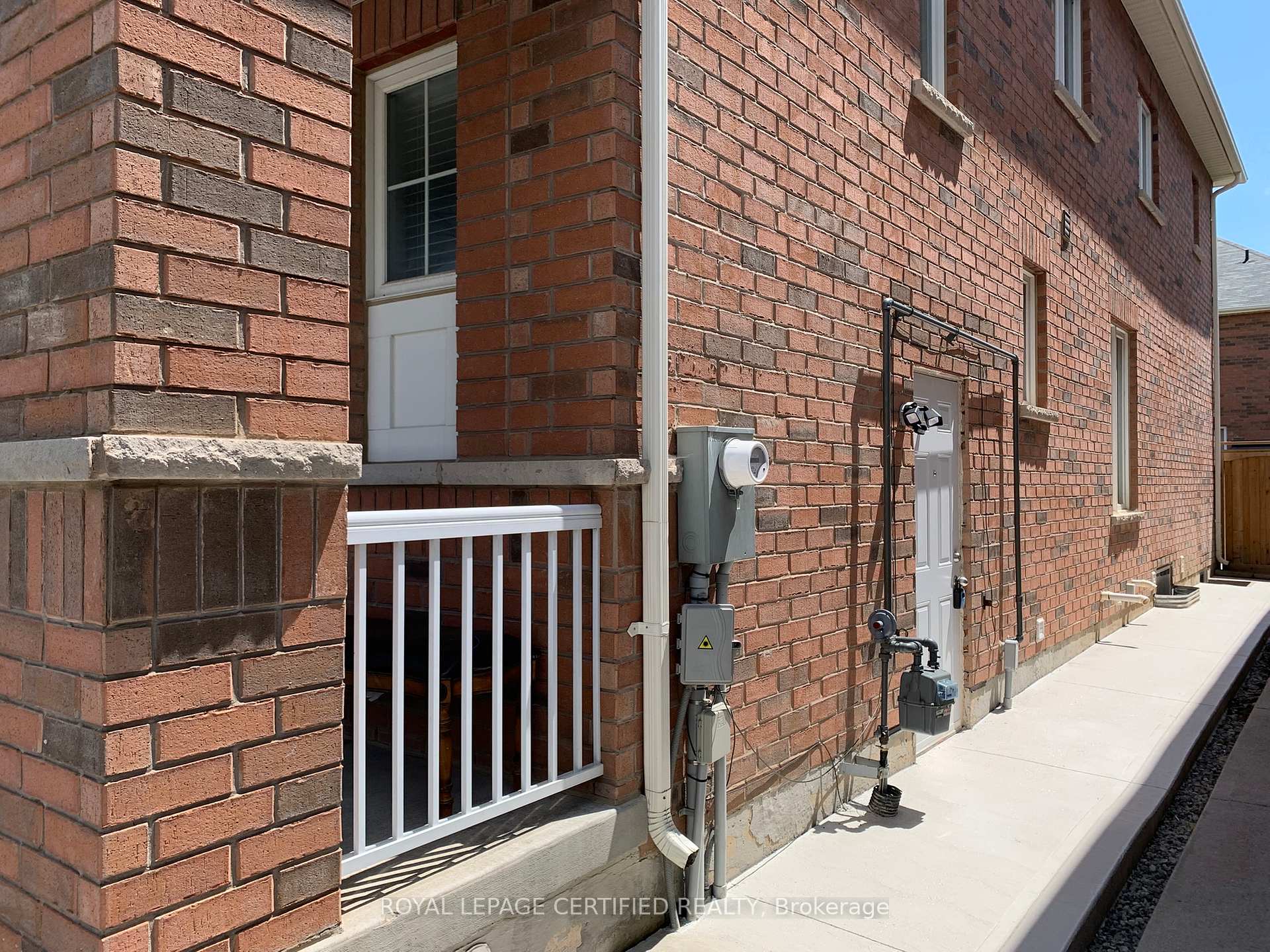 Photo 3 of Unit Basement, 69 Vezna Crescent, Brampton, Credit Valley — HOMEH