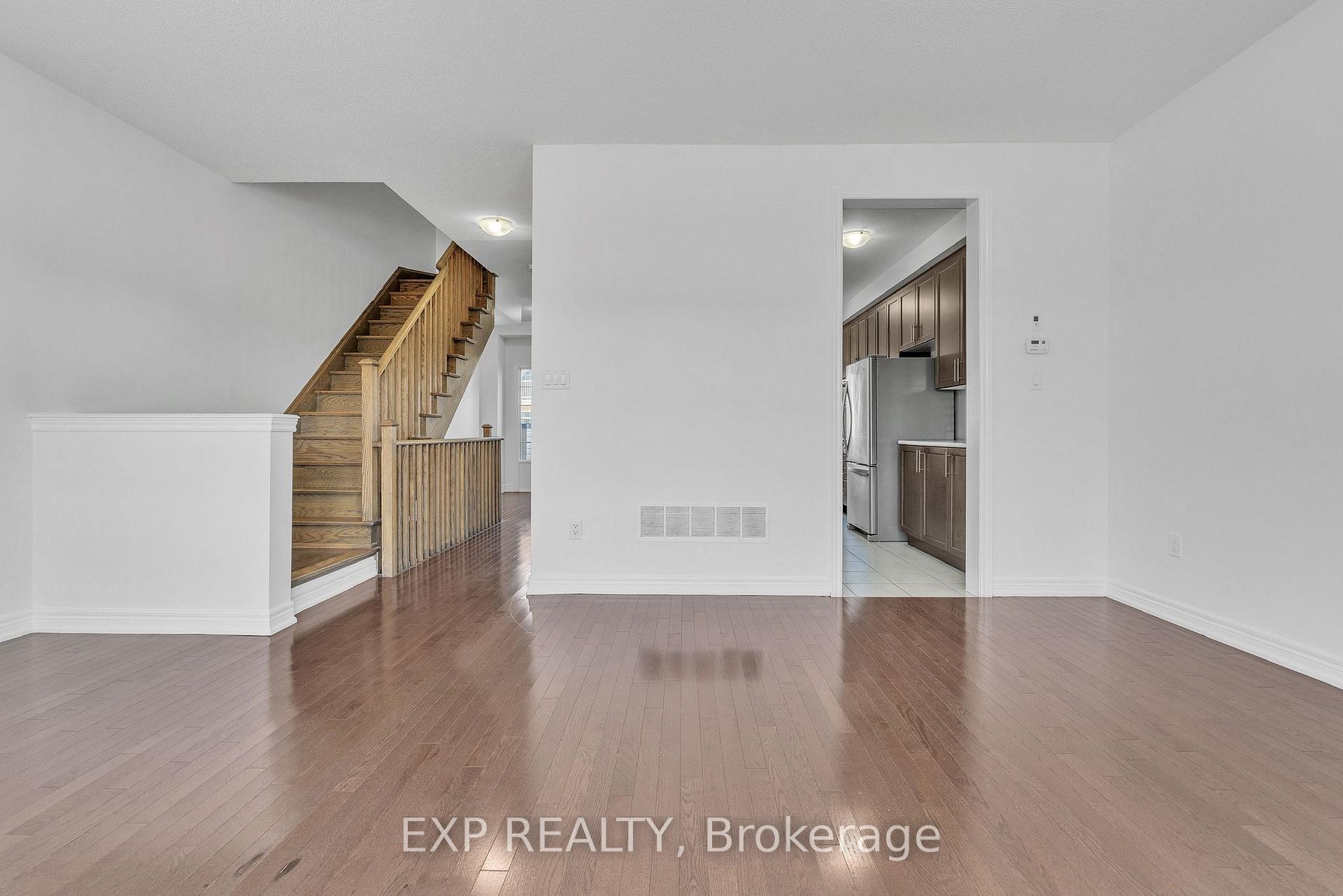 Photo 6 of 96 Fruitvale Circle, Brampton, Northwest Brampton — HOMEH