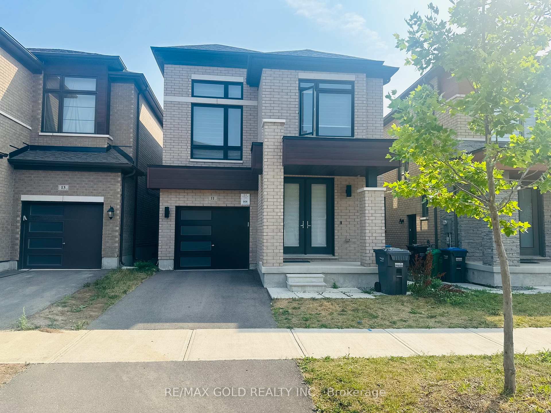 Front of 11 Haydrop Road