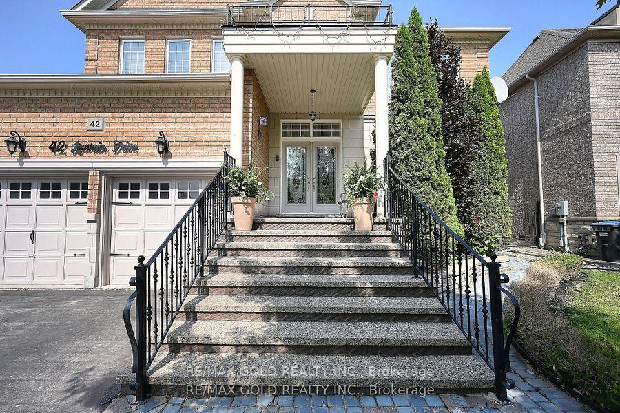 Photo 4 of 42 Louvain Drive, Brampton, Vales of Castlemore North — HOMEH