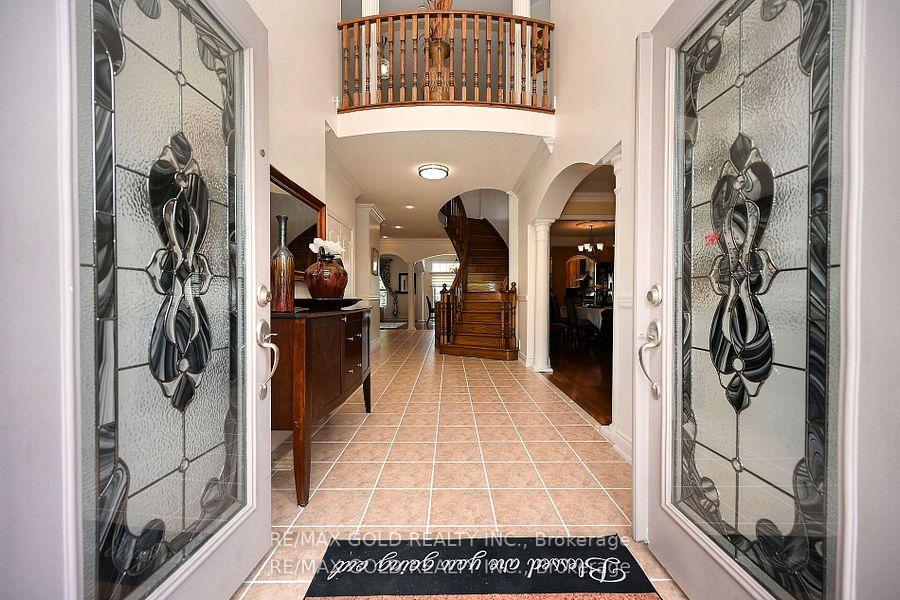 Photo 6 of 42 Louvain Drive, Brampton, Vales of Castlemore North — HOMEH