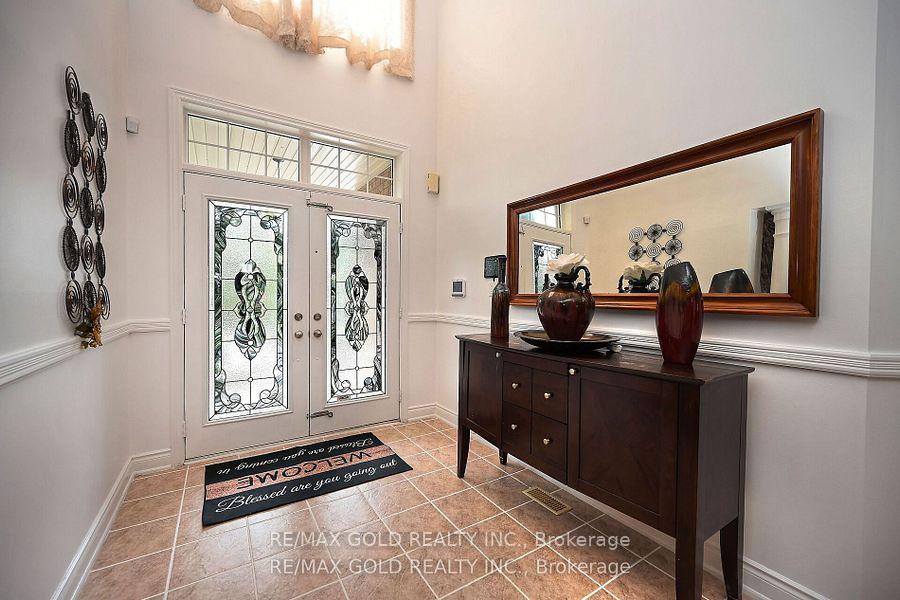 Photo 8 of 42 Louvain Drive, Brampton, Vales of Castlemore North — HOMEH