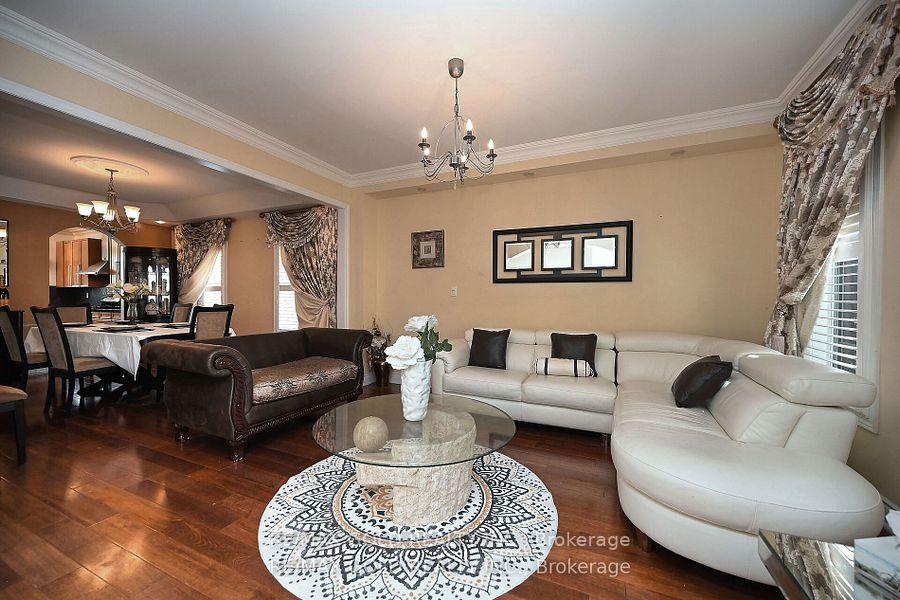 Photo 10 of 42 Louvain Drive, Brampton, Vales of Castlemore North — HOMEH