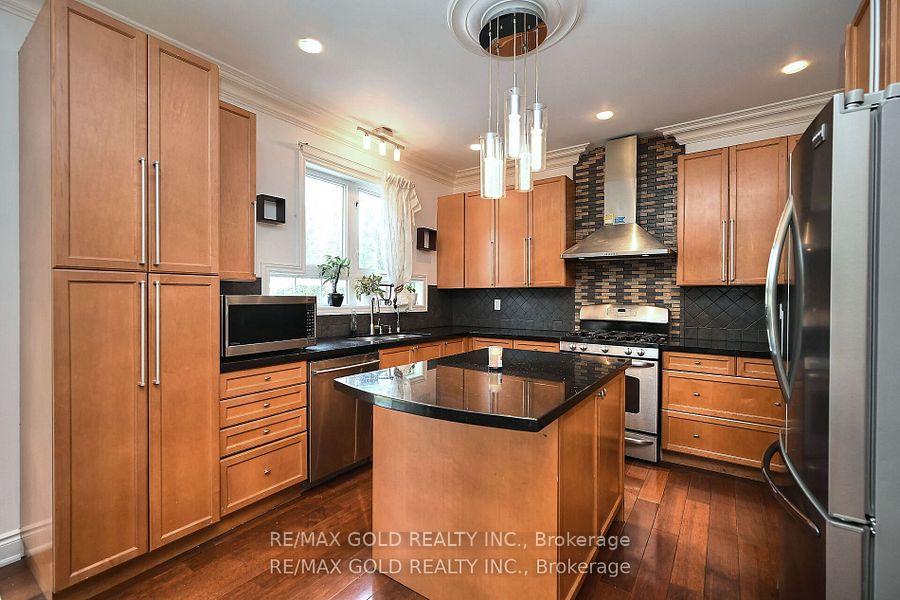 Photo 14 of 42 Louvain Drive, Brampton, Vales of Castlemore North — HOMEH