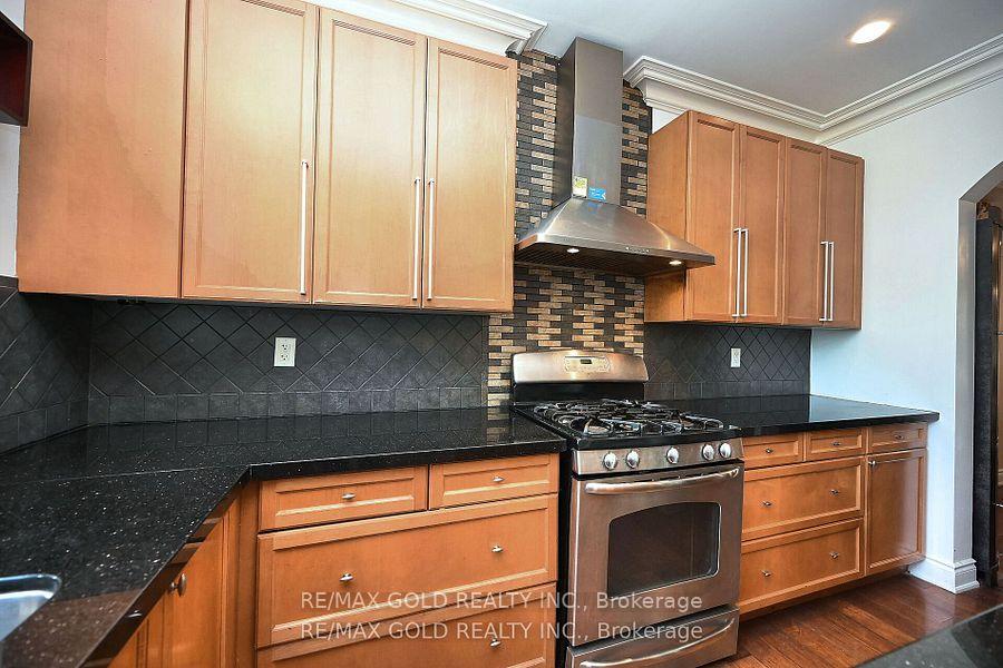 Photo 15 of 42 Louvain Drive, Brampton, Vales of Castlemore North — HOMEH