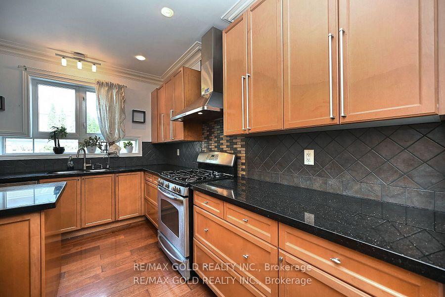 Photo 16 of 42 Louvain Drive, Brampton, Vales of Castlemore North — HOMEH