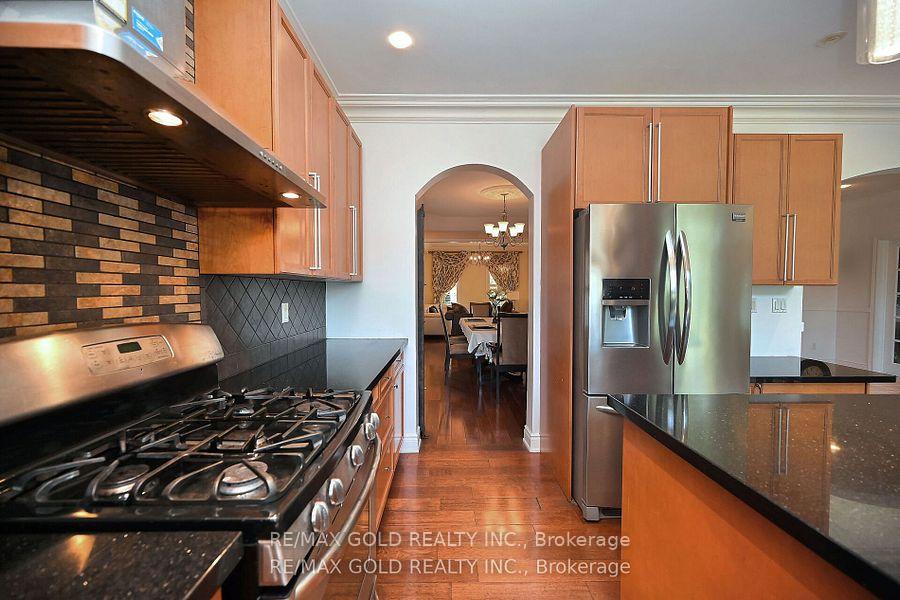 Photo 17 of 42 Louvain Drive, Brampton, Vales of Castlemore North — HOMEH
