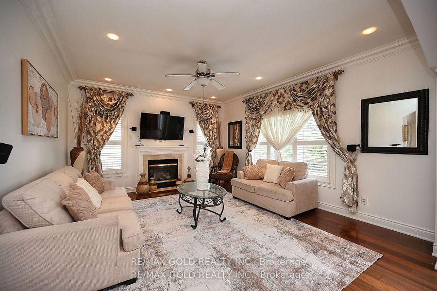 Photo 19 of 42 Louvain Drive, Brampton, Vales of Castlemore North — HOMEH