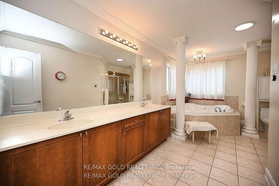Photo 32 of 42 Louvain Drive, Brampton, Vales of Castlemore North — HOMEH
