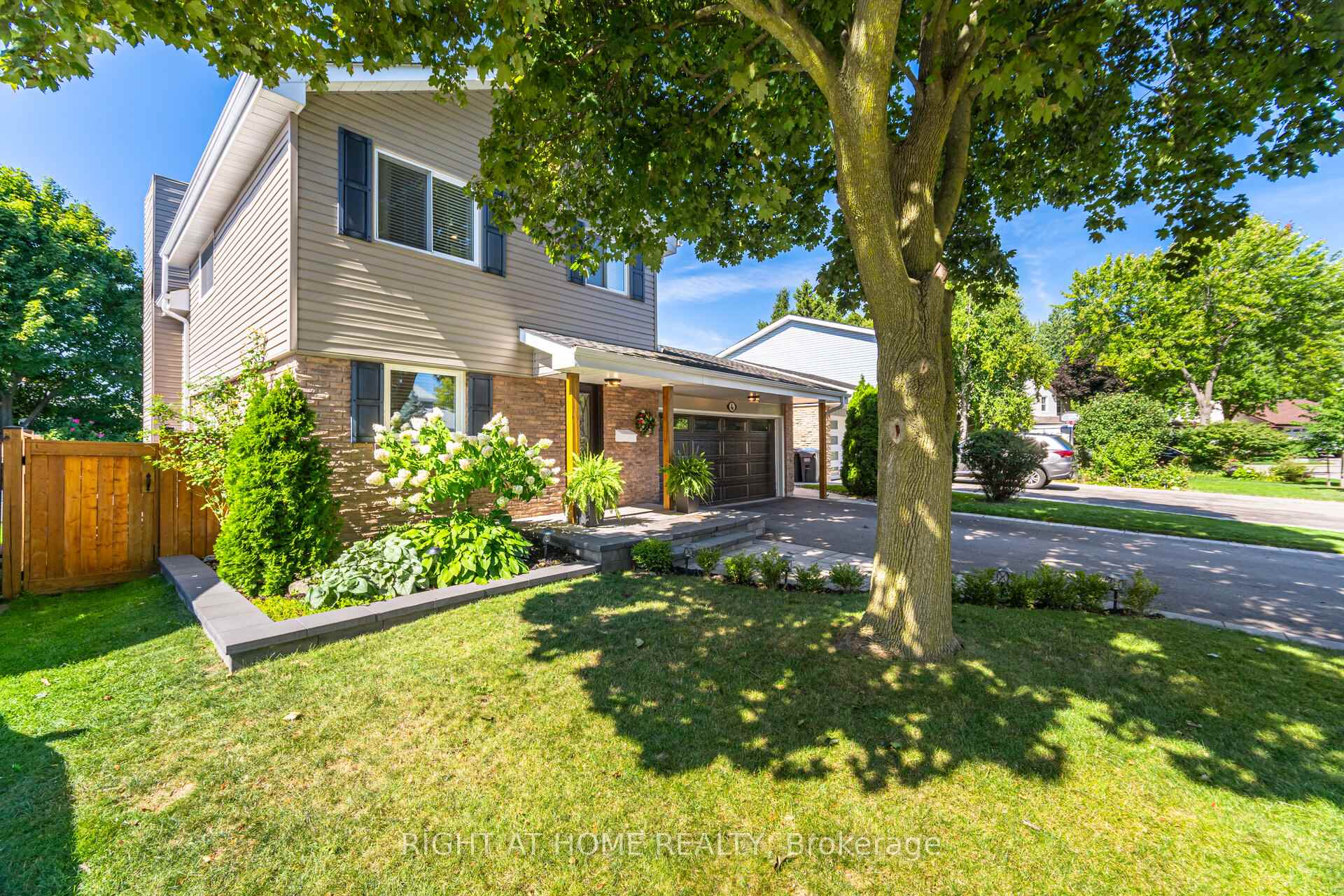 Photo 3 of 4 Cantrill Court, Brampton, Heart Lake West — HOMEH